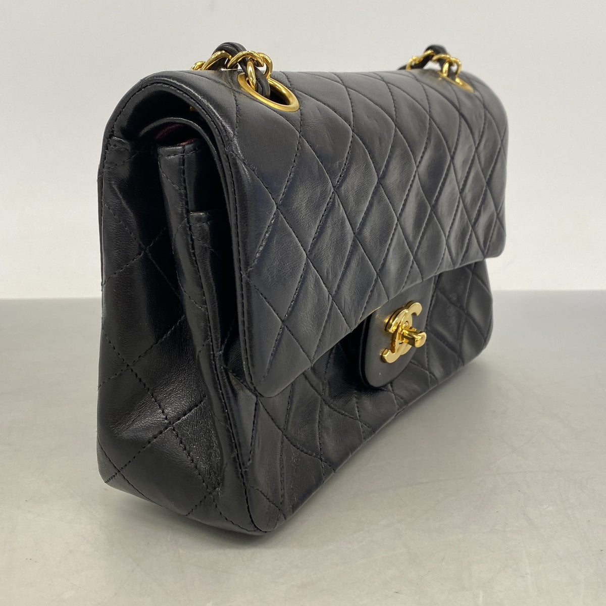 【6he5487】シャネル ショルダーバッグ マトラッセ Wフラップ Wチェーン ラムスキン ブラック ゴールド金具【中古】レディース