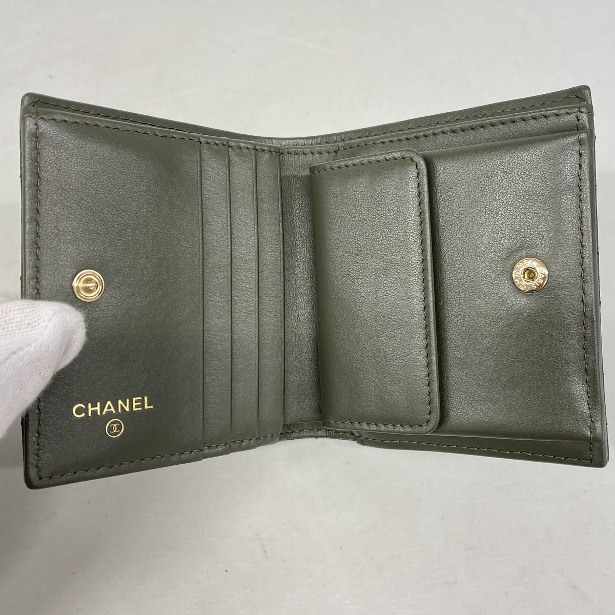 【6he5488】シャネル 財布 マトラッセ キャビアスキン カーキ ゴールド金具【中古】レディース