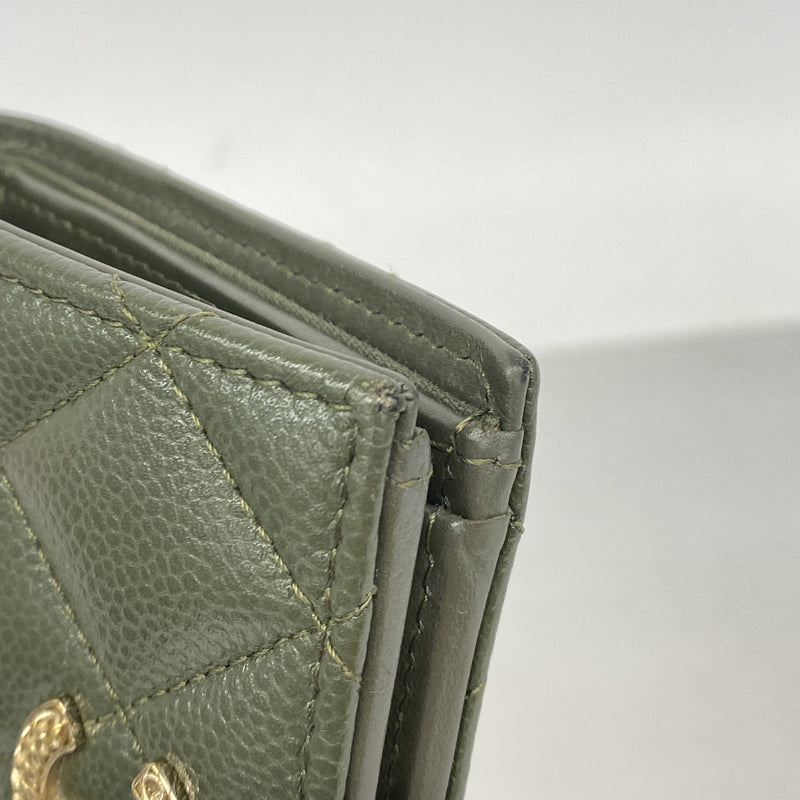 【6he5488】シャネル 財布 マトラッセ キャビアスキン カーキ ゴールド金具【中古】レディース