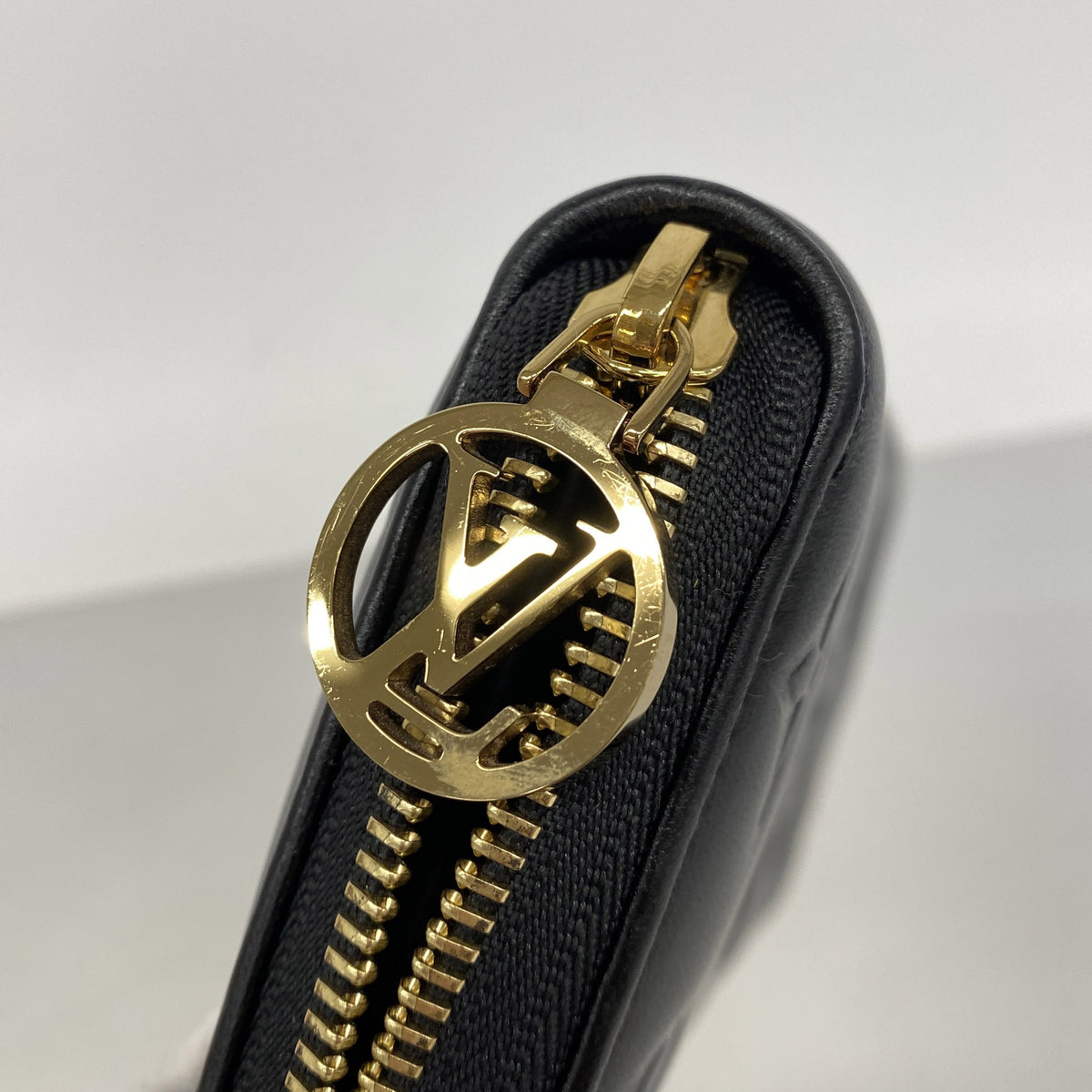【6he5555】ルイヴィトン 長財布 モノグラムエンボス ジッピーウォレット M81510 ノワール【中古】レディース