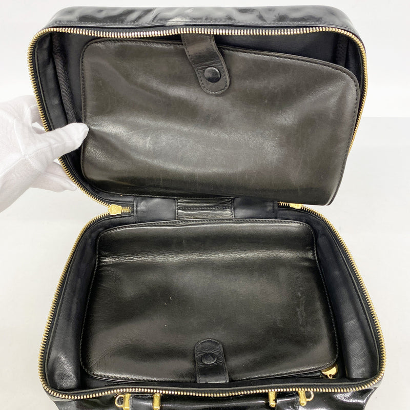 【6he5609】シャネル バニティバッグ パテントレザー ブラック ゴールド金具【中古】レディース