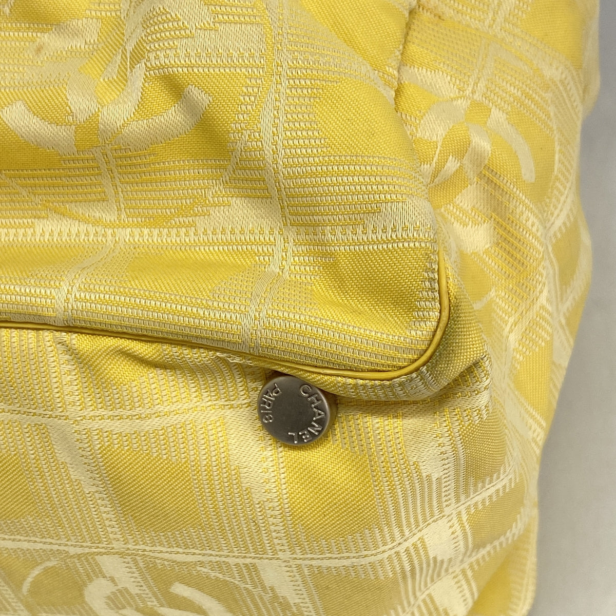 【6he5615】シャネル トートバッグ ニュートラベル ナイロン イエロー シルバー金具【中古】レディース