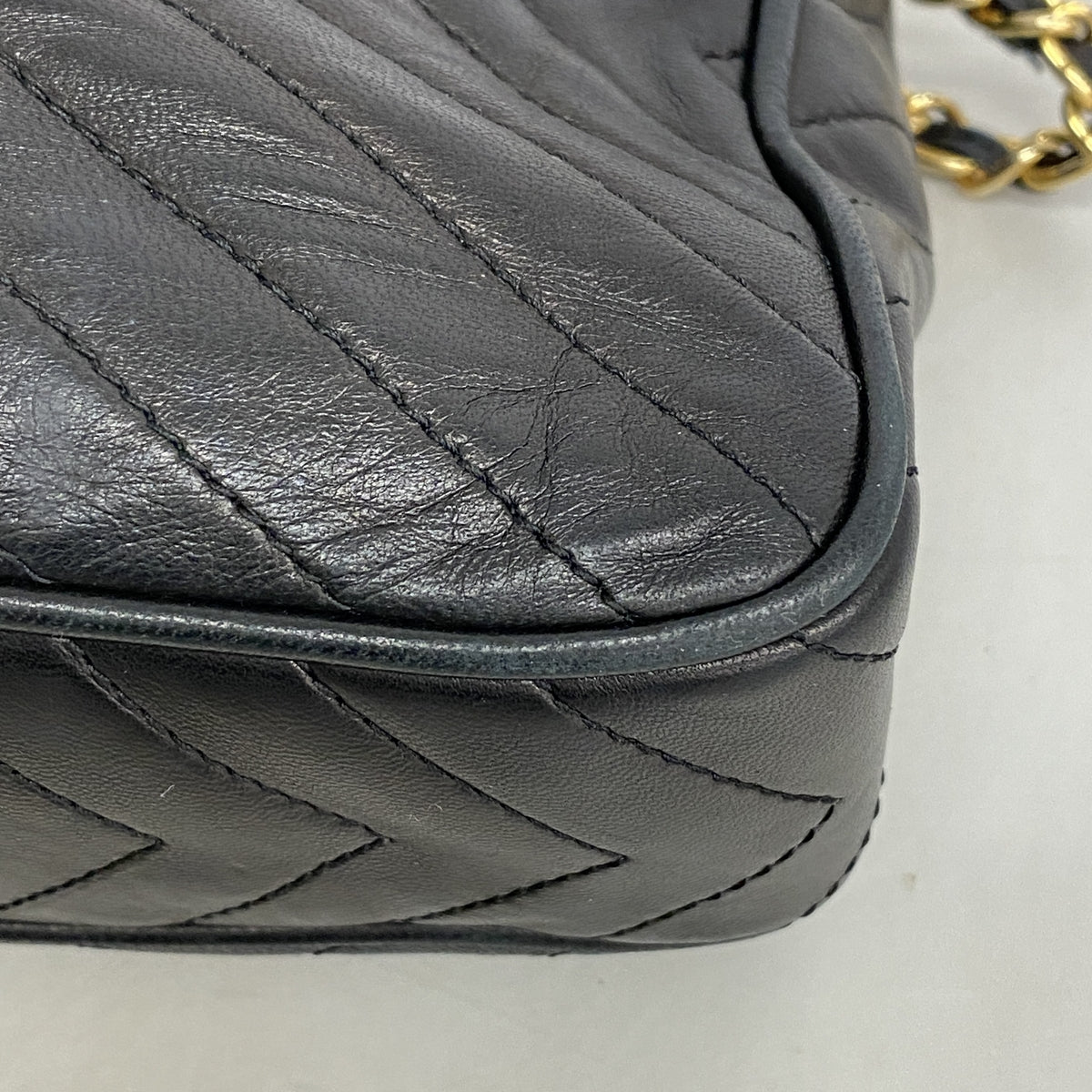 【6he5647】シャネル ショルダーバッグ フリンジ付きチェーンショルダー ラムスキン ブラック ゴールド金具【中古】レディース