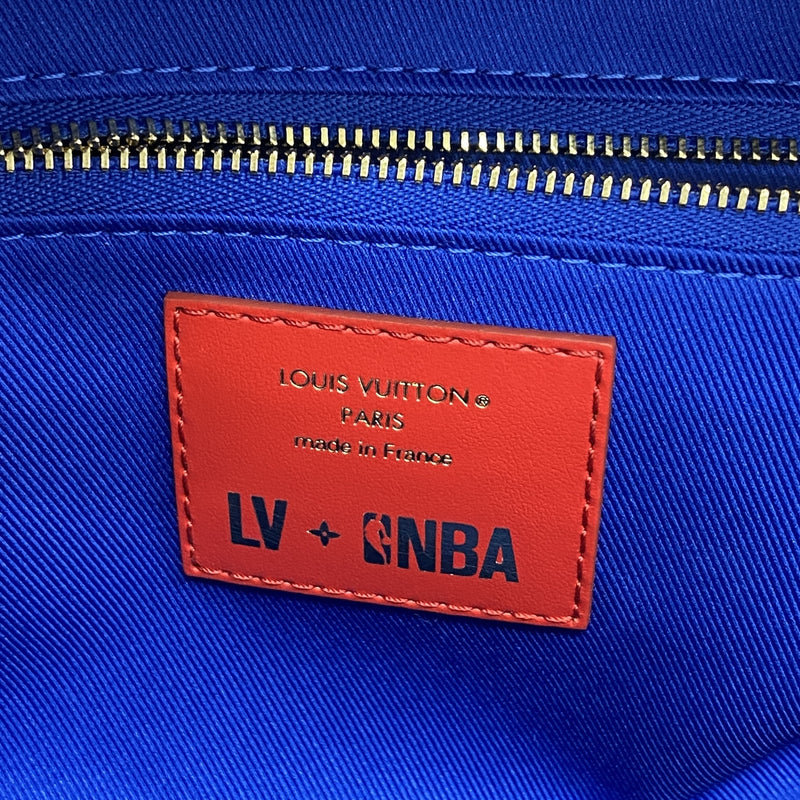 【6he5652】ルイヴィトン クラッチバッグ モノグラム NBAコラボ クロークルームドロップキット M45588 ブラウン【中古】メンズ