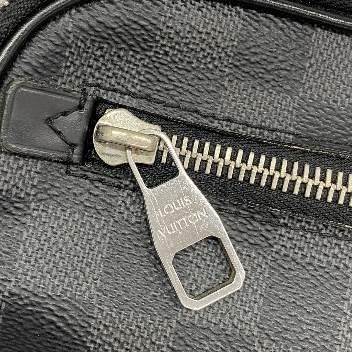 【6he5653】ルイヴィトン ボディバッグ ダミエ・グラフィット アンブレール N41289 ブラック【中古】メンズ