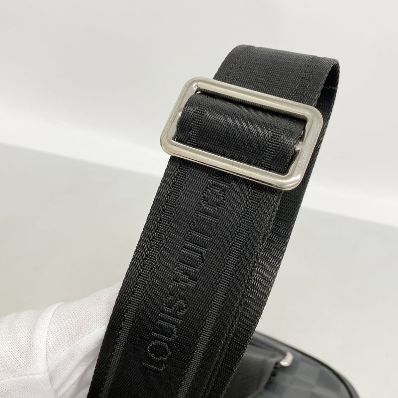 【6he5653】ルイヴィトン ボディバッグ ダミエ・グラフィット アンブレール N41289 ブラック【中古】メンズ
