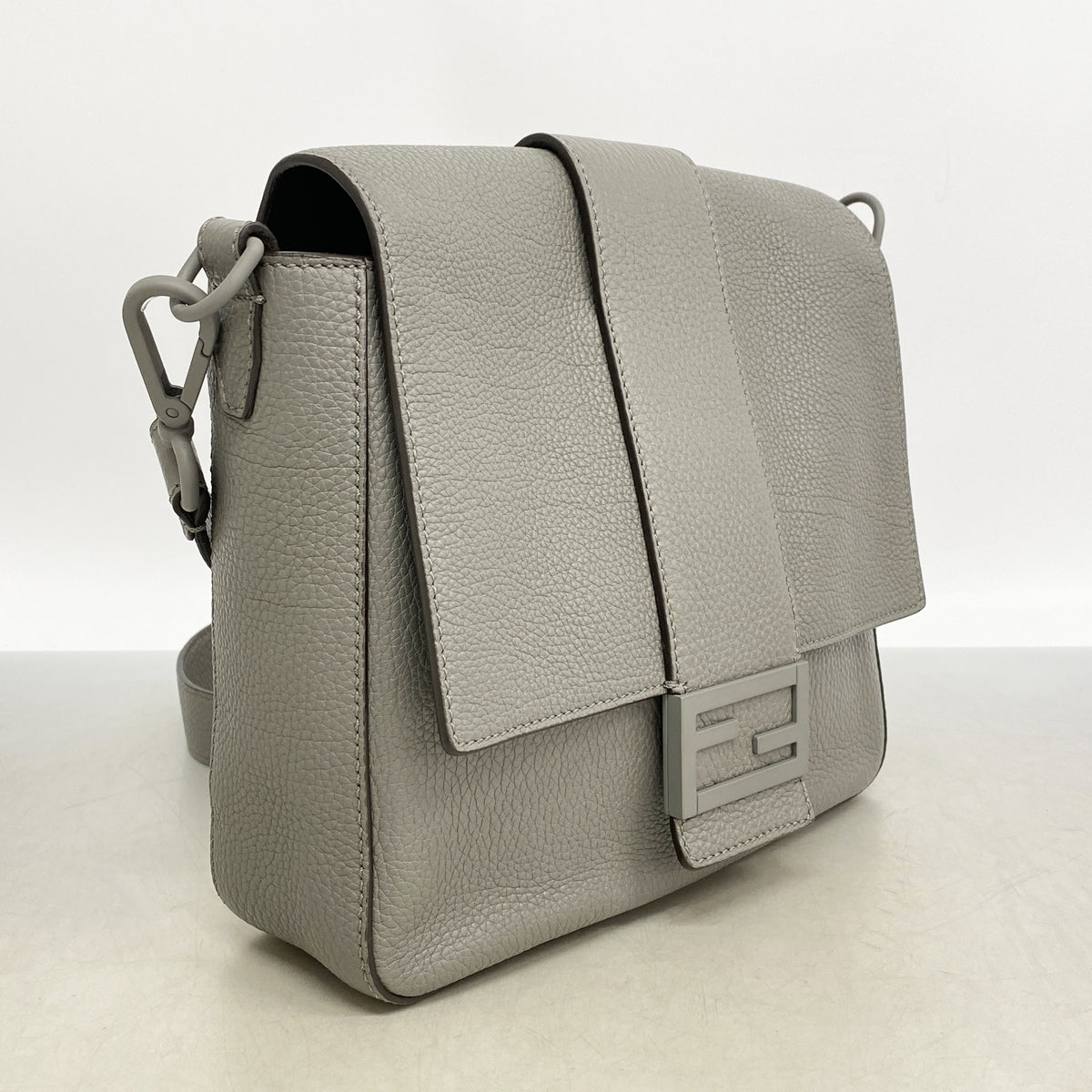 【6he5666】フェンディ ショルダーバッグ バゲット レザー グレー シルバー金具【中古】メンズ