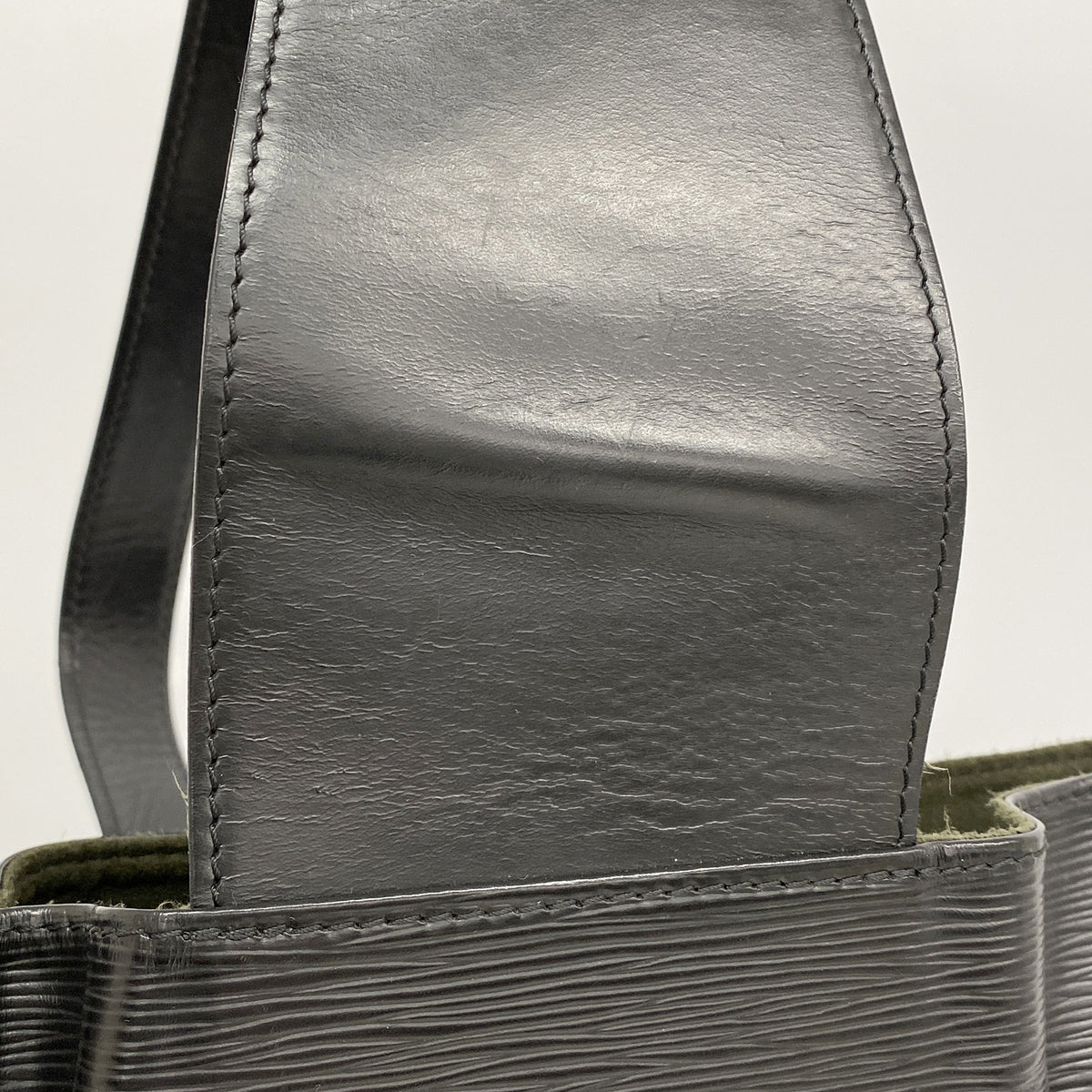 【6he5673】ルイヴィトン ショルダーバッグ エピ サックアド M80153 ノワール【中古】レディース