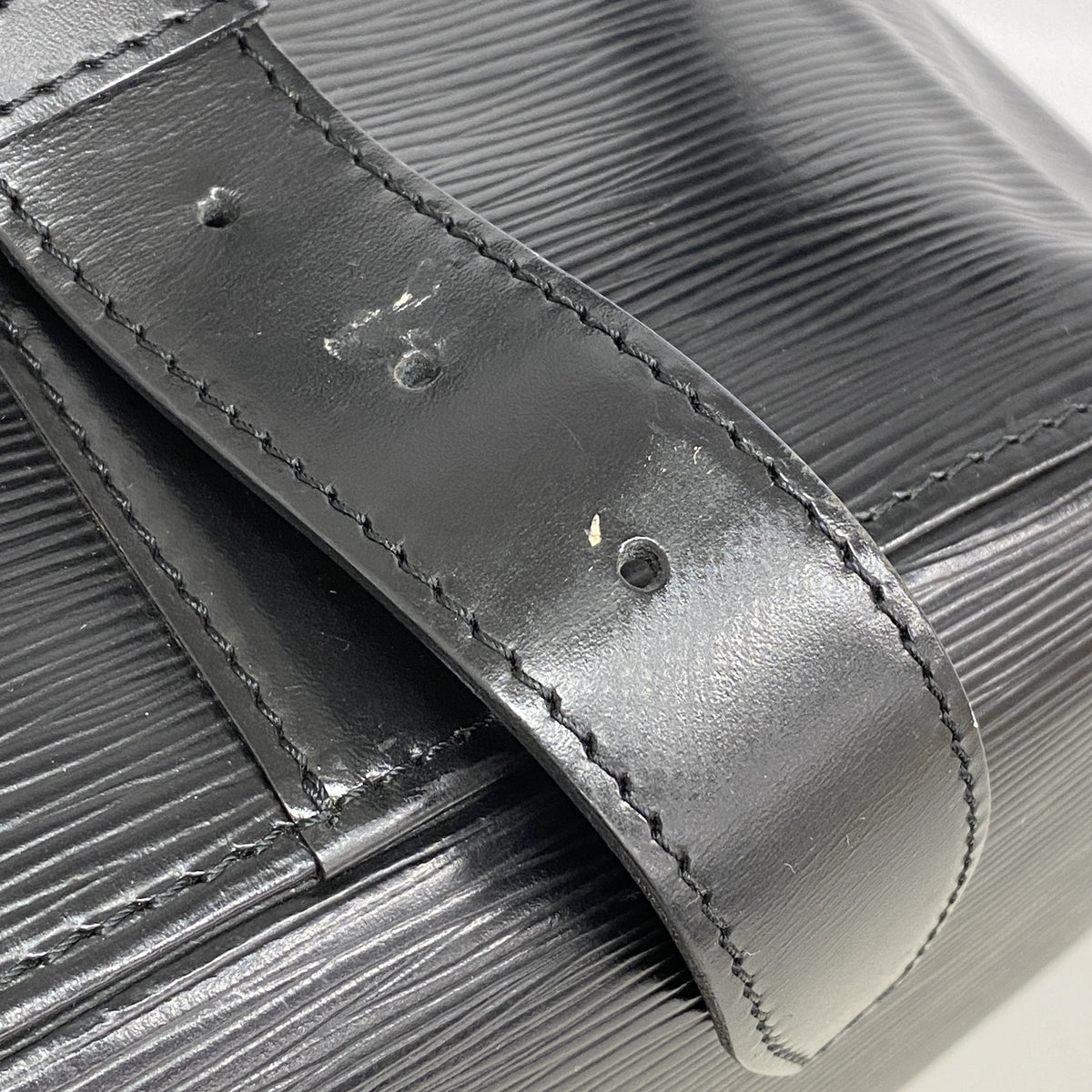 【6he5673】ルイヴィトン ショルダーバッグ エピ サックアド M80153 ノワール【中古】レディース