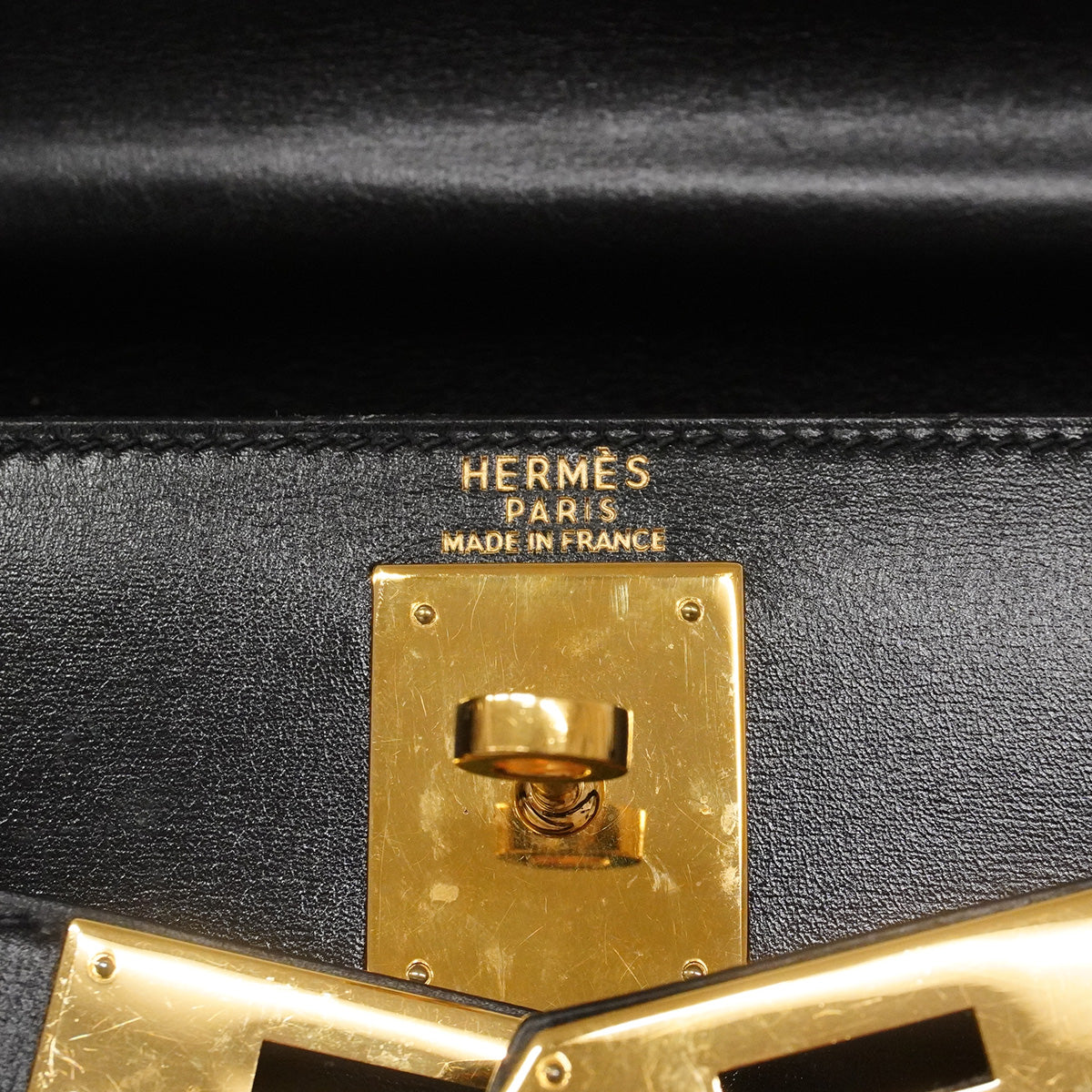 【6he5743】エルメス ハンドバッグ ケリー28 ボックスカーフ ブラック ゴールド金具 〇X刻印 2wayバッグ【中古】レディース