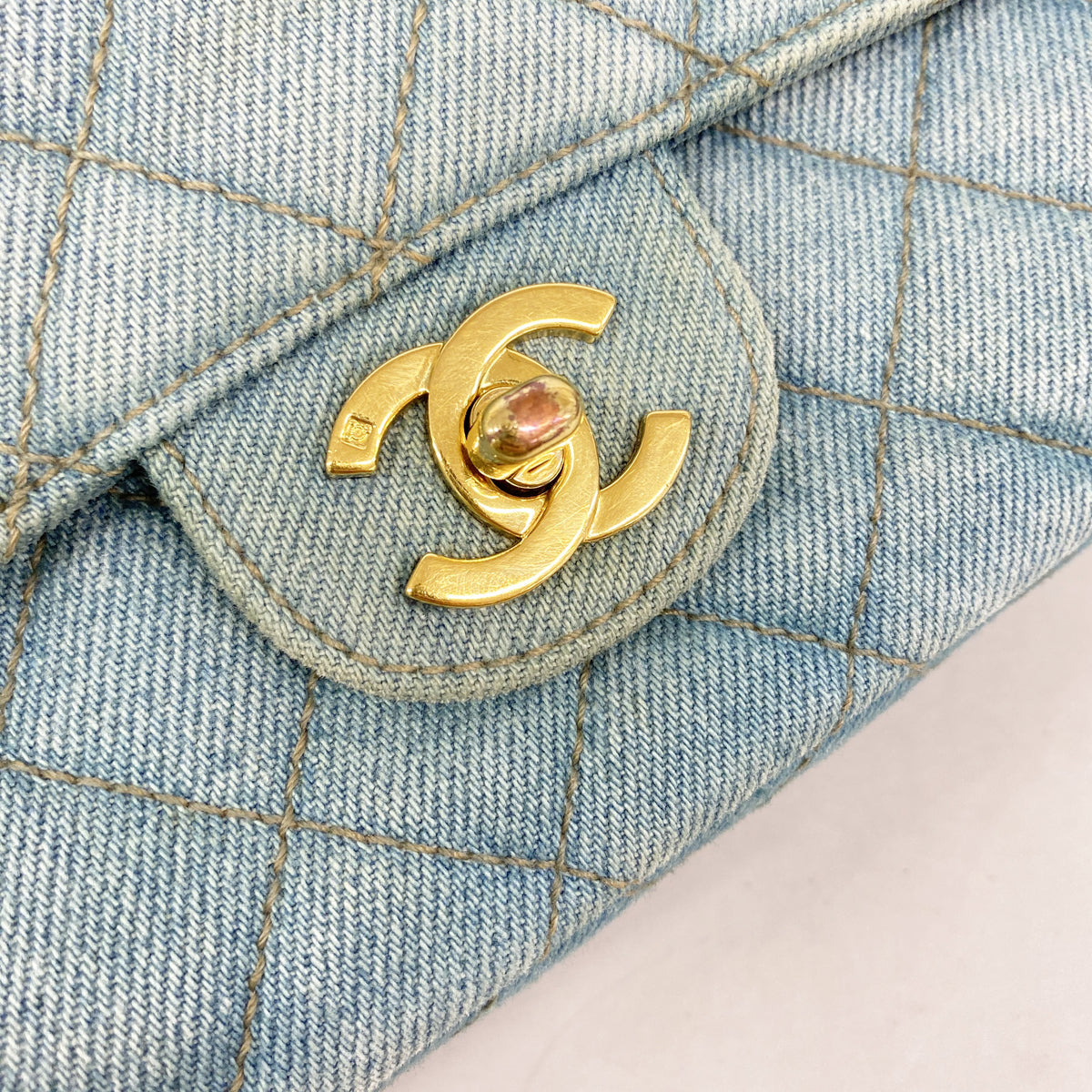 【6he5746-k】シャネル リュック・デイパック マトラッセ デニム ブルー ゴールド金具【中古】レディース