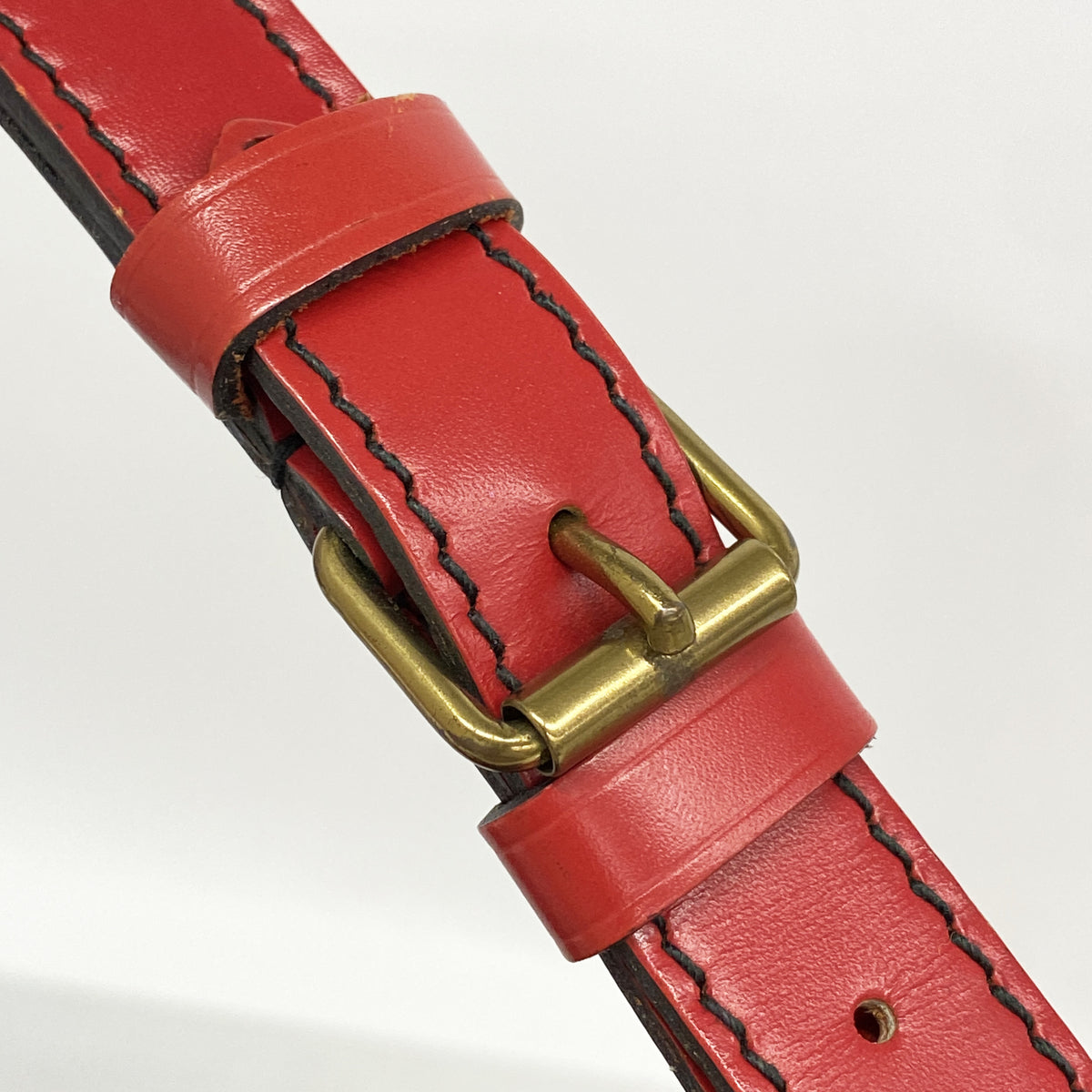 【6he5773】ルイヴィトン ショルダーバッグ エピ プチノエ M44107 カスティリアンレッド【中古】レディース
