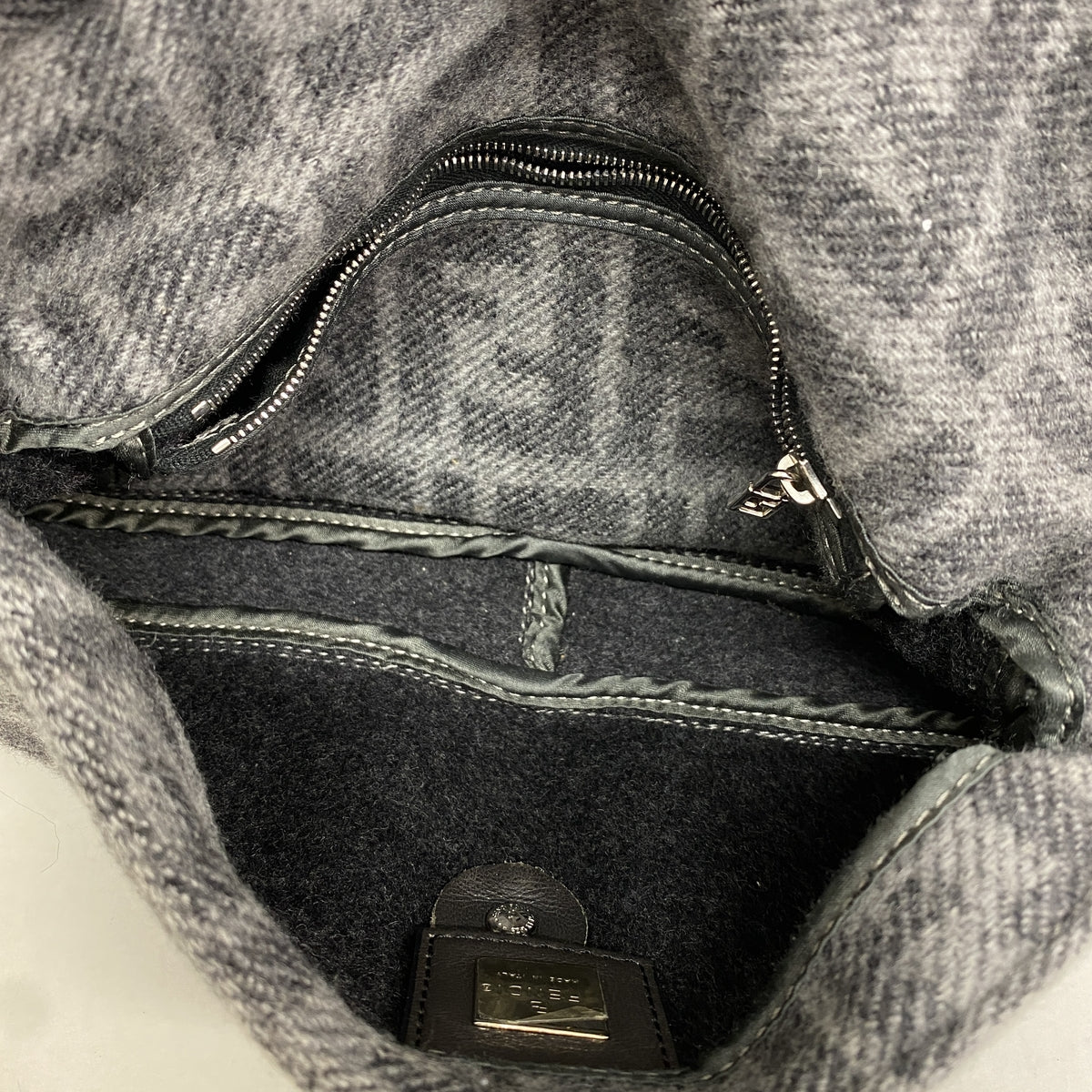 【6he5787】フェンディ ハンドバッグ ズッカ マンマバケット ウール グレー シルバー金具【中古】レディース