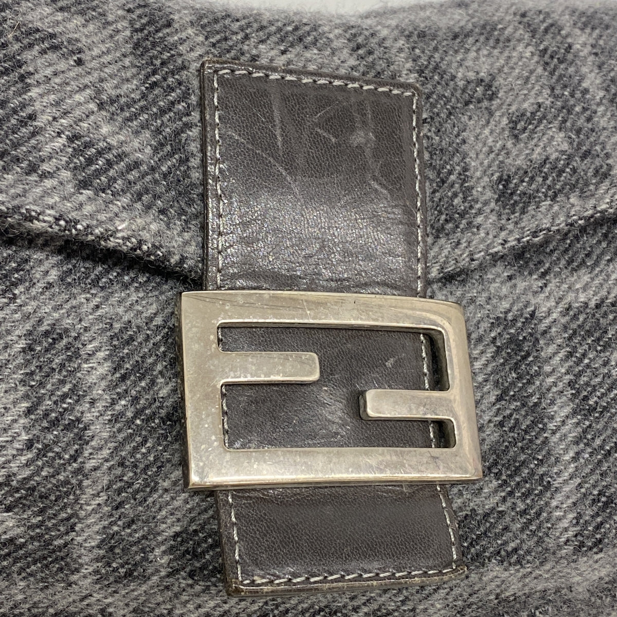 【6he5787】フェンディ ハンドバッグ ズッカ マンマバケット ウール グレー シルバー金具【中古】レディース
