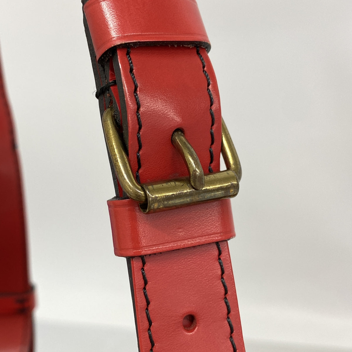 【6he5789】ルイヴィトン ショルダーバッグ エピ プチノエ M44107 カスティリアンレッド【中古】レディース