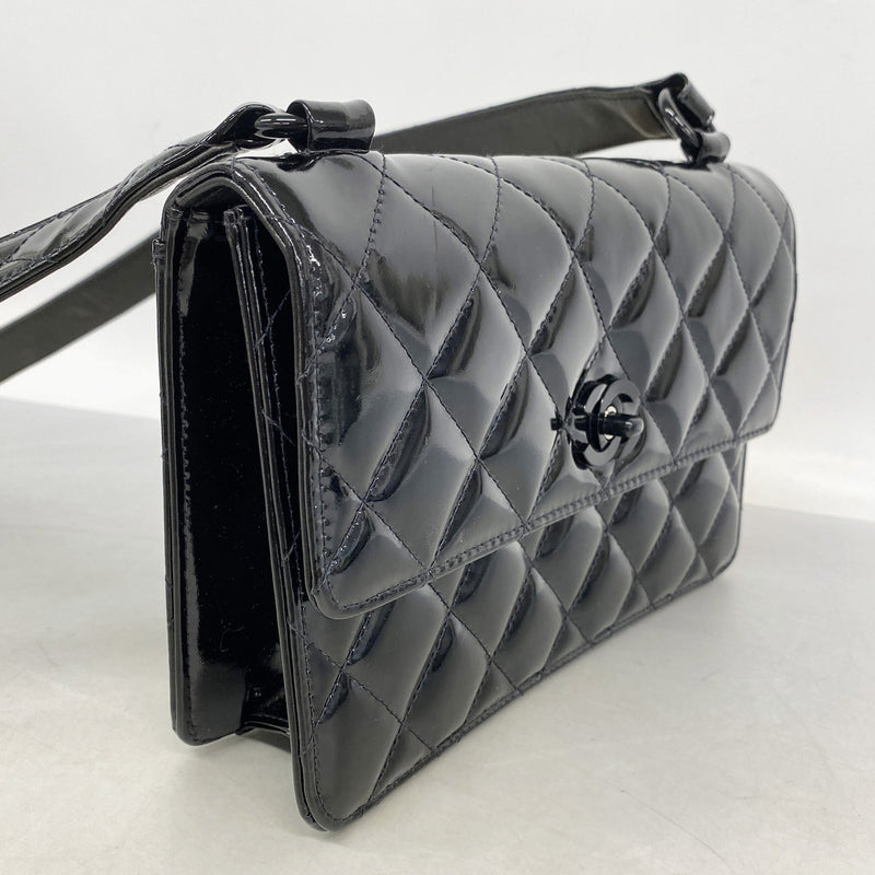 【6he5843】シャネル ショルダーバッグ マトラッセ パテントレザー ブラック シルバー金具【中古】レディース
