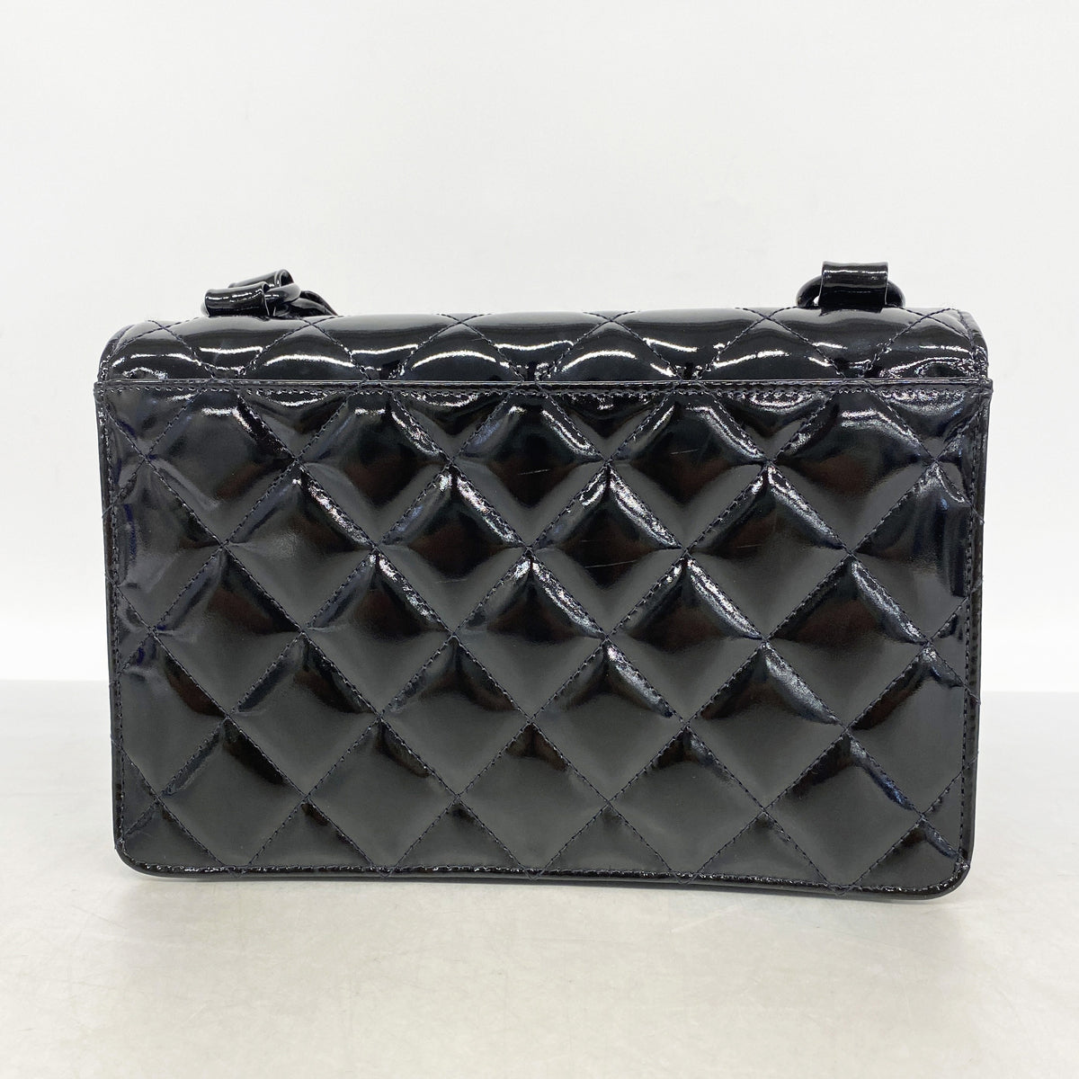 【6he5843】シャネル ショルダーバッグ マトラッセ パテントレザー ブラック シルバー金具【中古】レディース