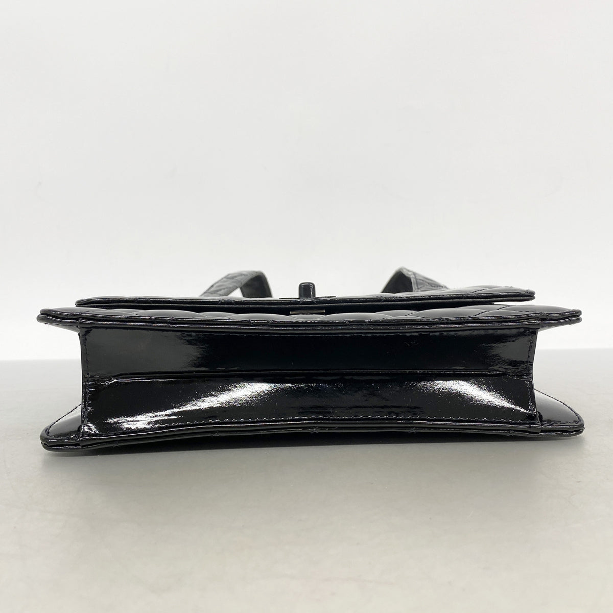 【6he5843】シャネル ショルダーバッグ マトラッセ パテントレザー ブラック シルバー金具【中古】レディース