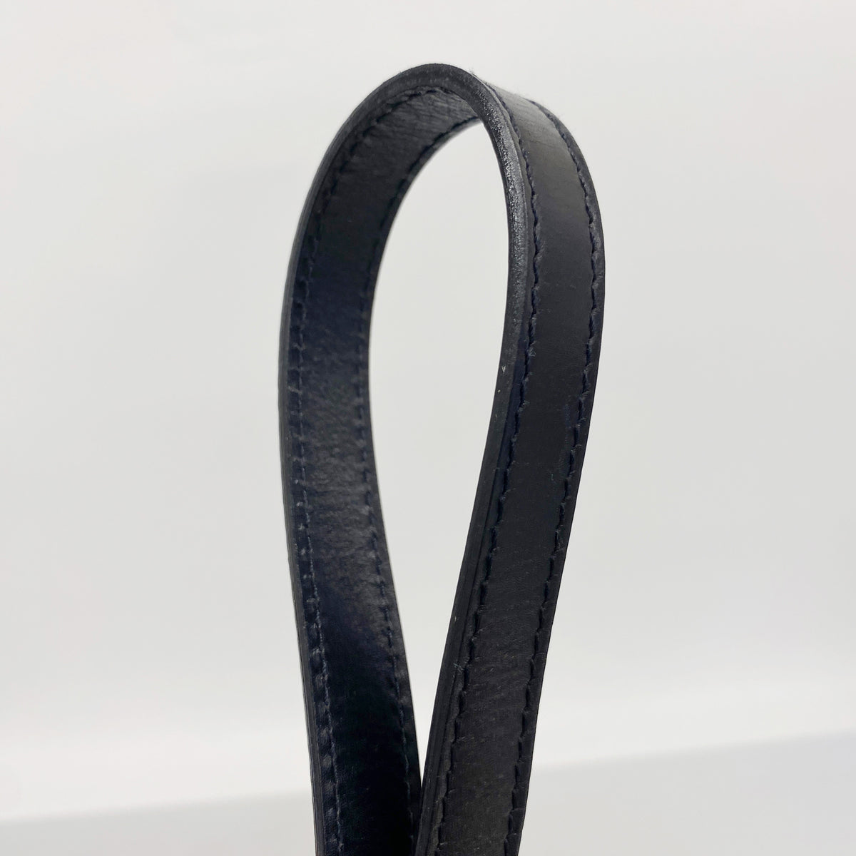 【6he5854】サルヴァトーレフェラガモ ハンドバッグ ヴァラ レザー ブラック ゴールド金具 2wayバッグ【中古】レディース