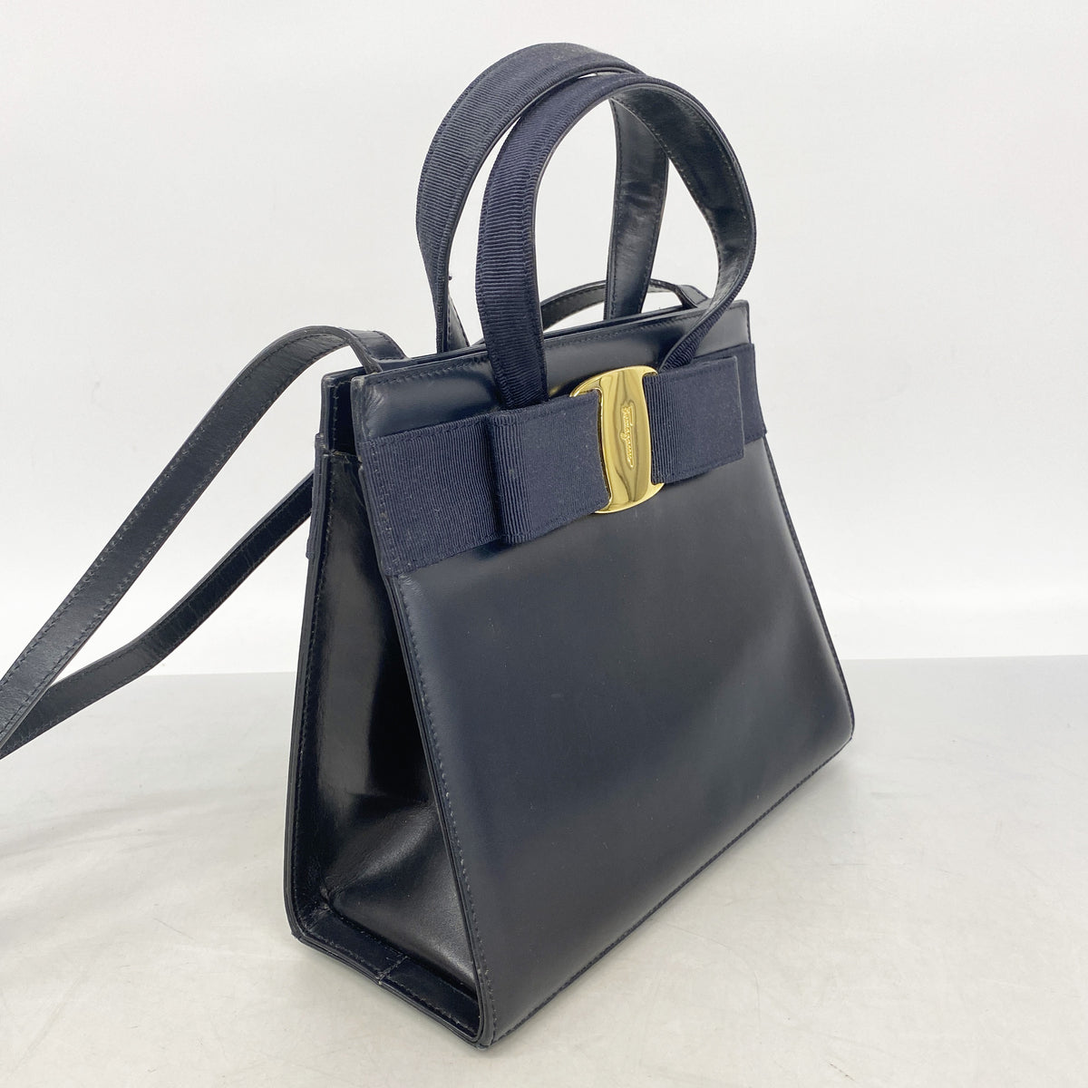 【6he5854】サルヴァトーレフェラガモ ハンドバッグ ヴァラ レザー ブラック ゴールド金具 2wayバッグ【中古】レディース