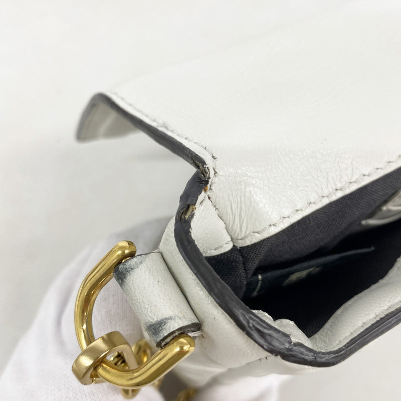 【6he5856】フェンディ ショルダーバッグ バケット レザー ホワイト ゴールド金具【中古】レディース