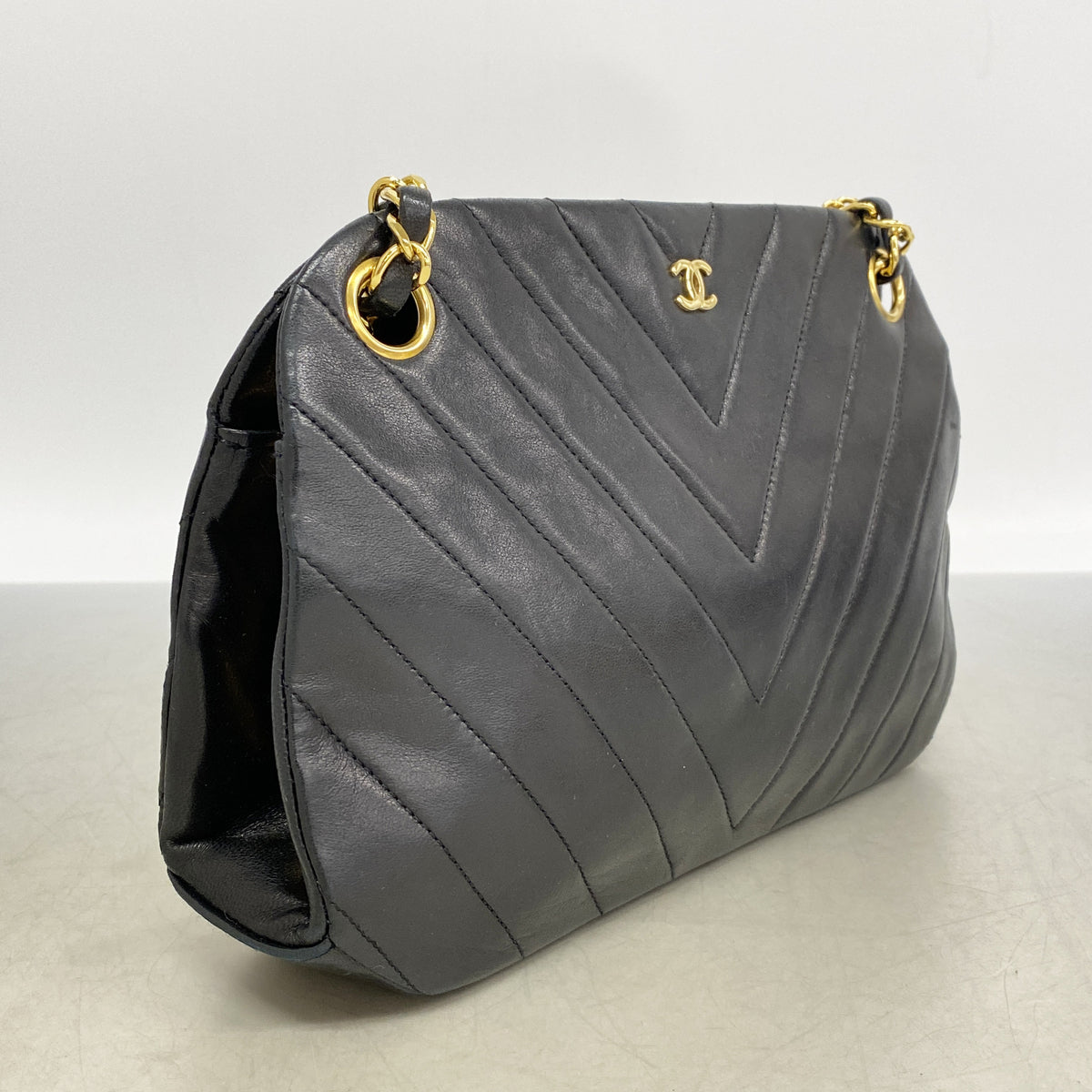 【6hf5927-k】シャネル ショルダーバッグ Vステッチ チェーンショルダー ラムスキン ブラック ゴールド金具【中古】レディース