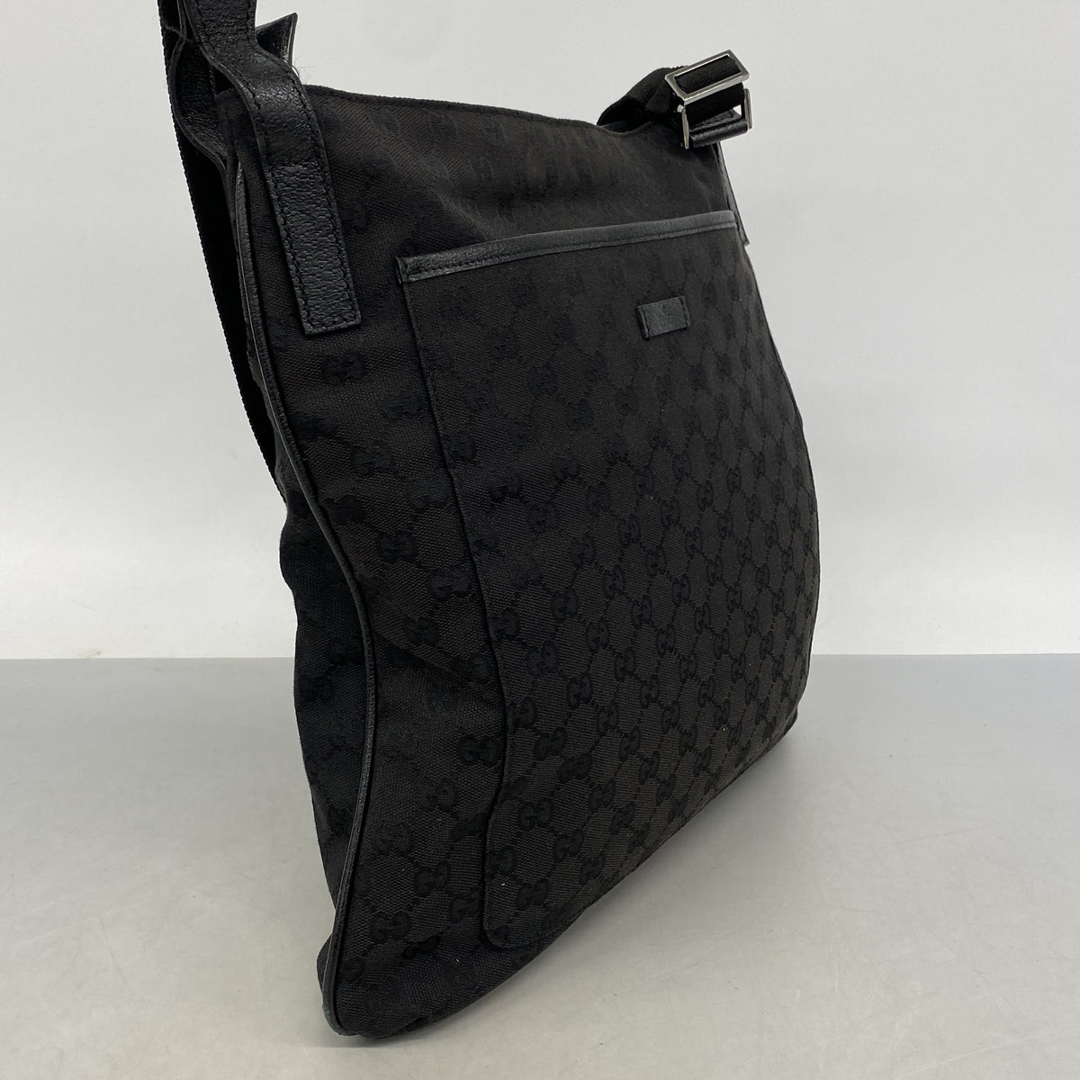 【6hf5947】グッチ ショルダーバッグ GGキャンバス 122791 キャンバス ブラック シルバー金具【中古】レディース