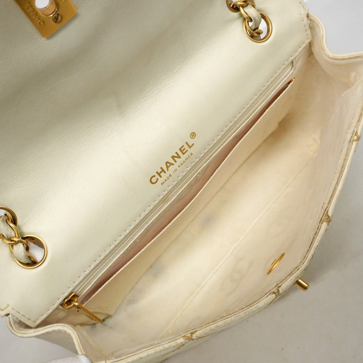 【6hf5968】シャネル ショルダーバッグ ワイルドステッチ Wチェーン レザー ホワイト ゴールド金具【中古】レディース