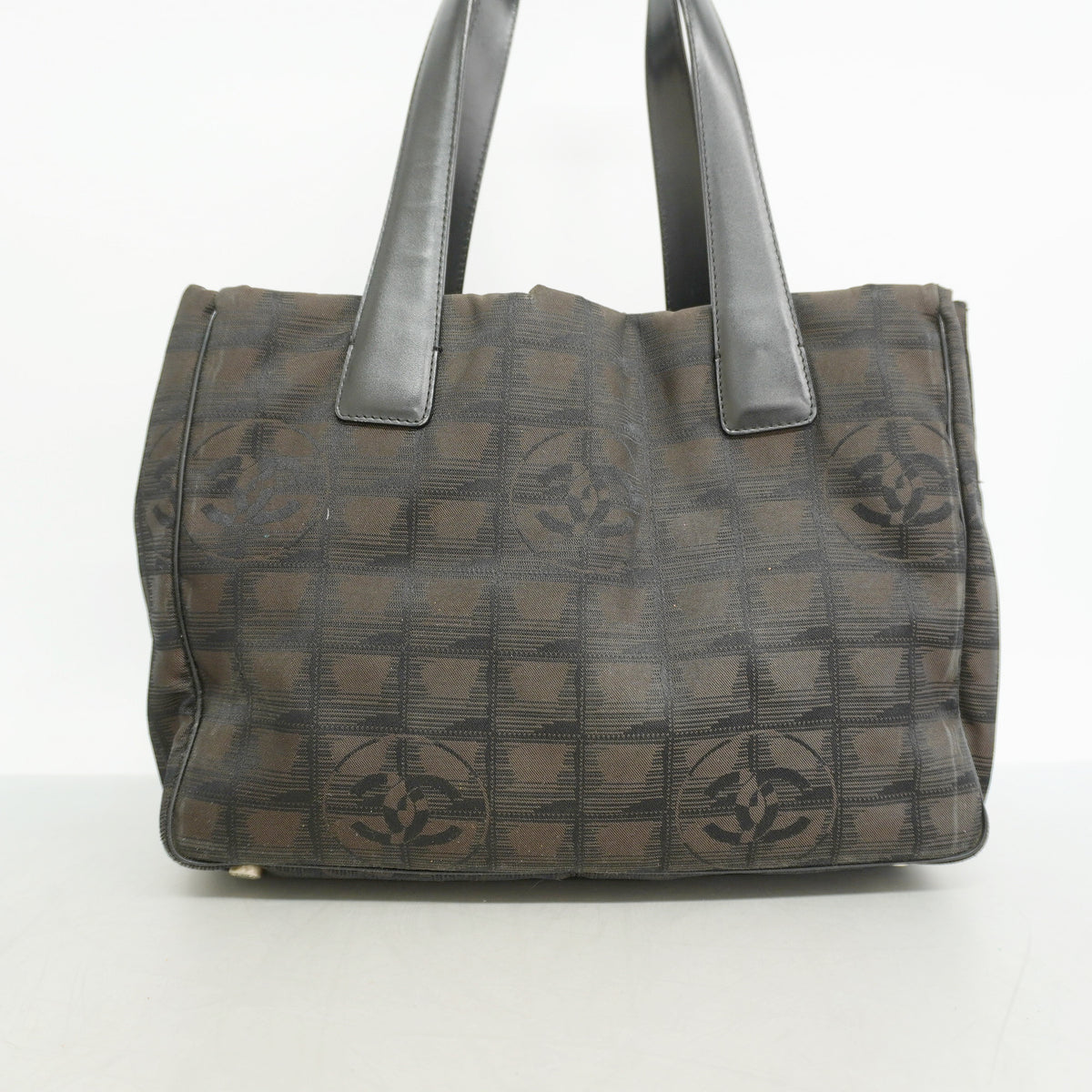【6hf6023】シャネル トートバッグ ニュートラベル ナイロン ブラウン ブラック シルバー金具【中古】レディース