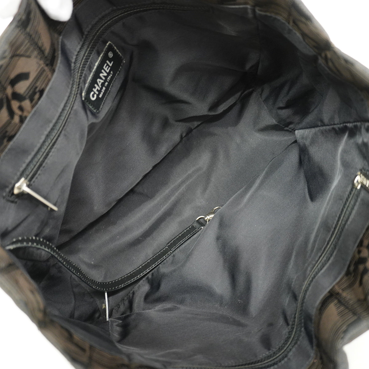 【6hf6023】シャネル トートバッグ ニュートラベル ナイロン ブラウン ブラック シルバー金具【中古】レディース