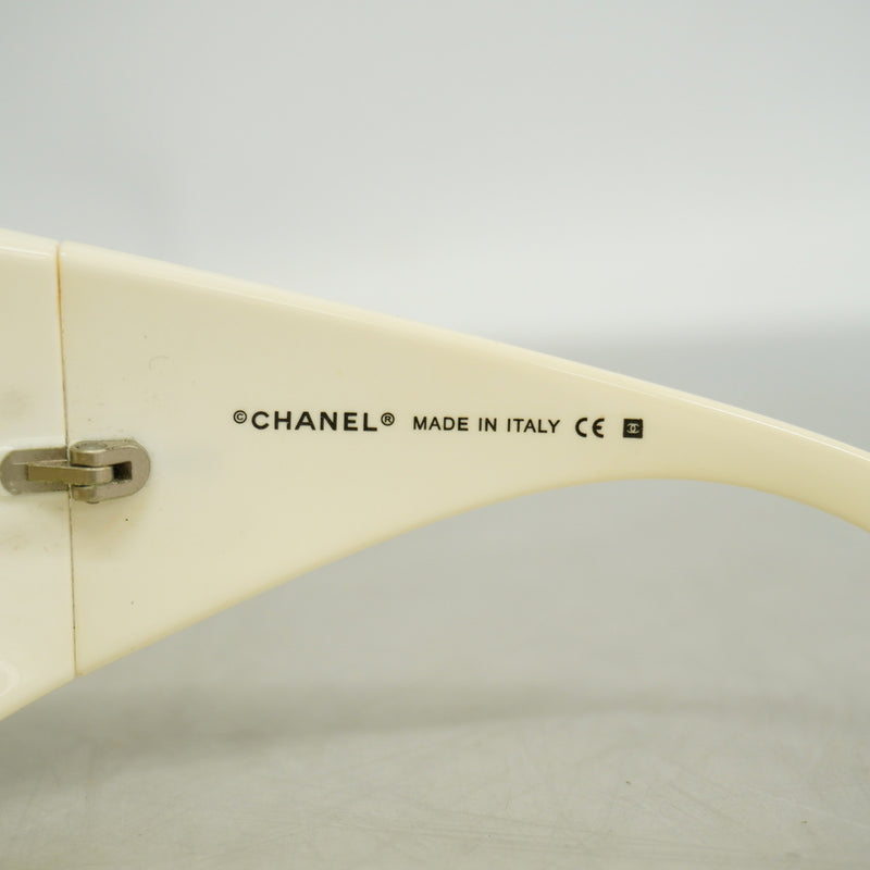 【6hf6031】シャネル サングラス 5086-B プラスチック ホワイト シルバー金具【中古】メンズ レディース ユニセックス