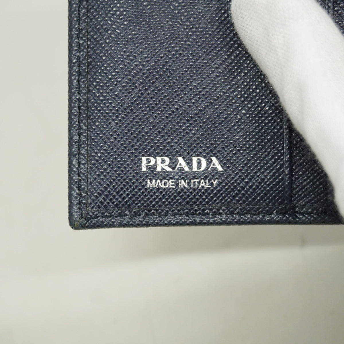 【6hf6111】プラダ 三つ折り財布 サフィアーノ レザー ネイビー シルバー金具【中古】レディース