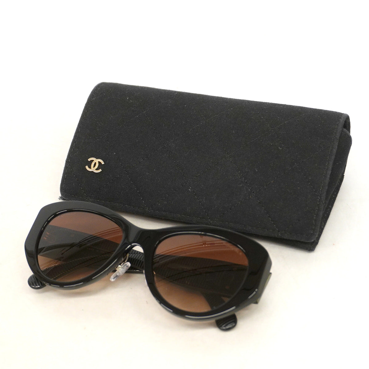 【6hf6139】シャネル サングラス 5492-A プラスチック ブラック ゴールド金具【中古】レディース