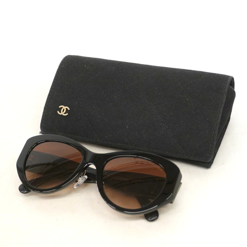 【6hf6139】シャネル サングラス 5492-A プラスチック ブラック ゴールド金具【中古】レディース