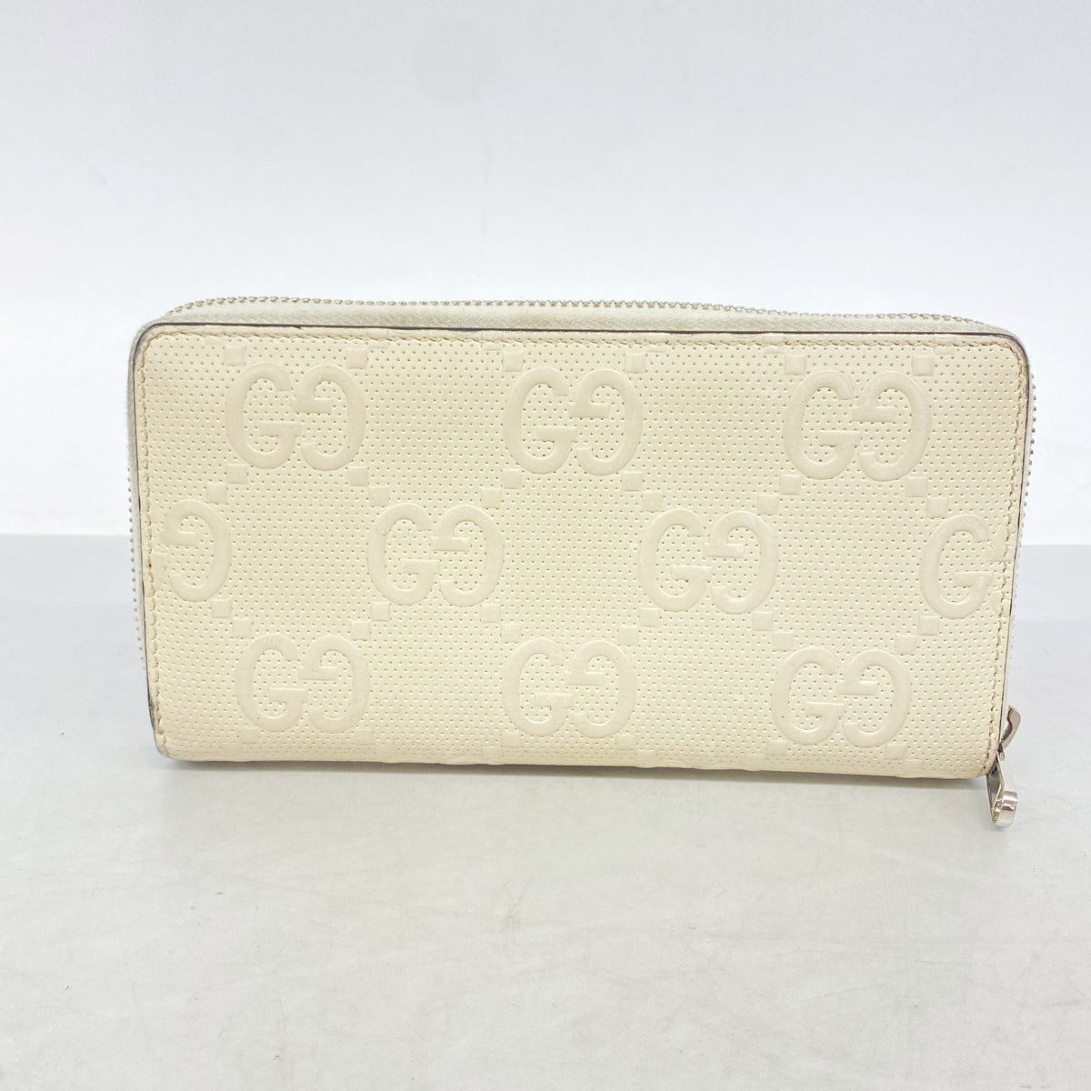 【6hf6162】グッチ 長財布 GGエンボス 625558 レザー アイボリー シルバー金具【中古】メンズ