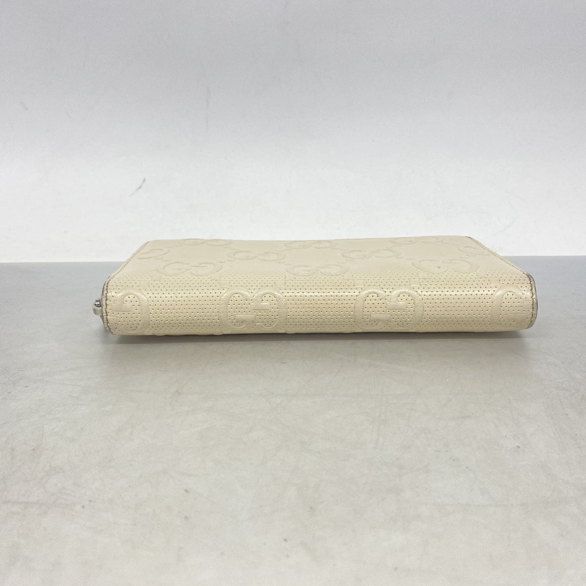 【6hf6162】グッチ 長財布 GGエンボス 625558 レザー アイボリー シルバー金具【中古】メンズ