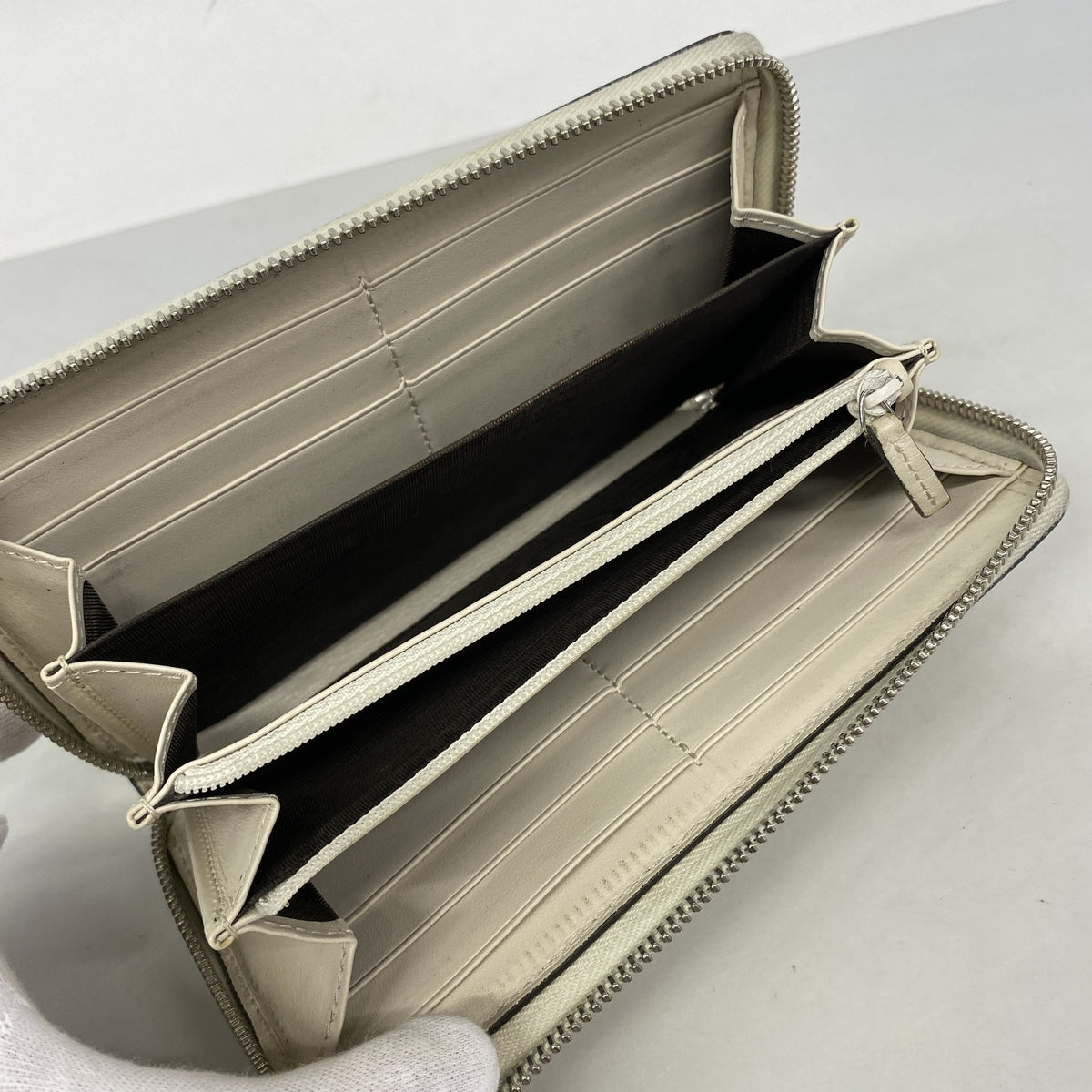 【6hf6162】グッチ 長財布 GGエンボス 625558 レザー アイボリー シルバー金具【中古】メンズ