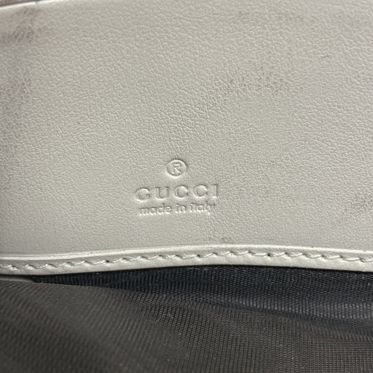 【6hf6162】グッチ 長財布 GGエンボス 625558 レザー アイボリー シルバー金具【中古】メンズ