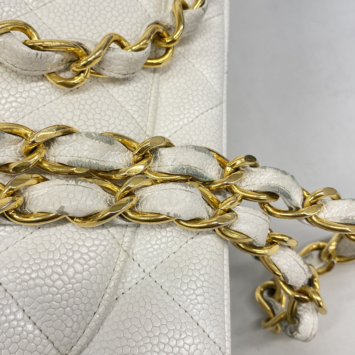 【6hf6166】シャネル ショルダーバッグ デカマトラッセ Wチェーン キャビアスキン ホワイト ゴールド金具【中古】レディース