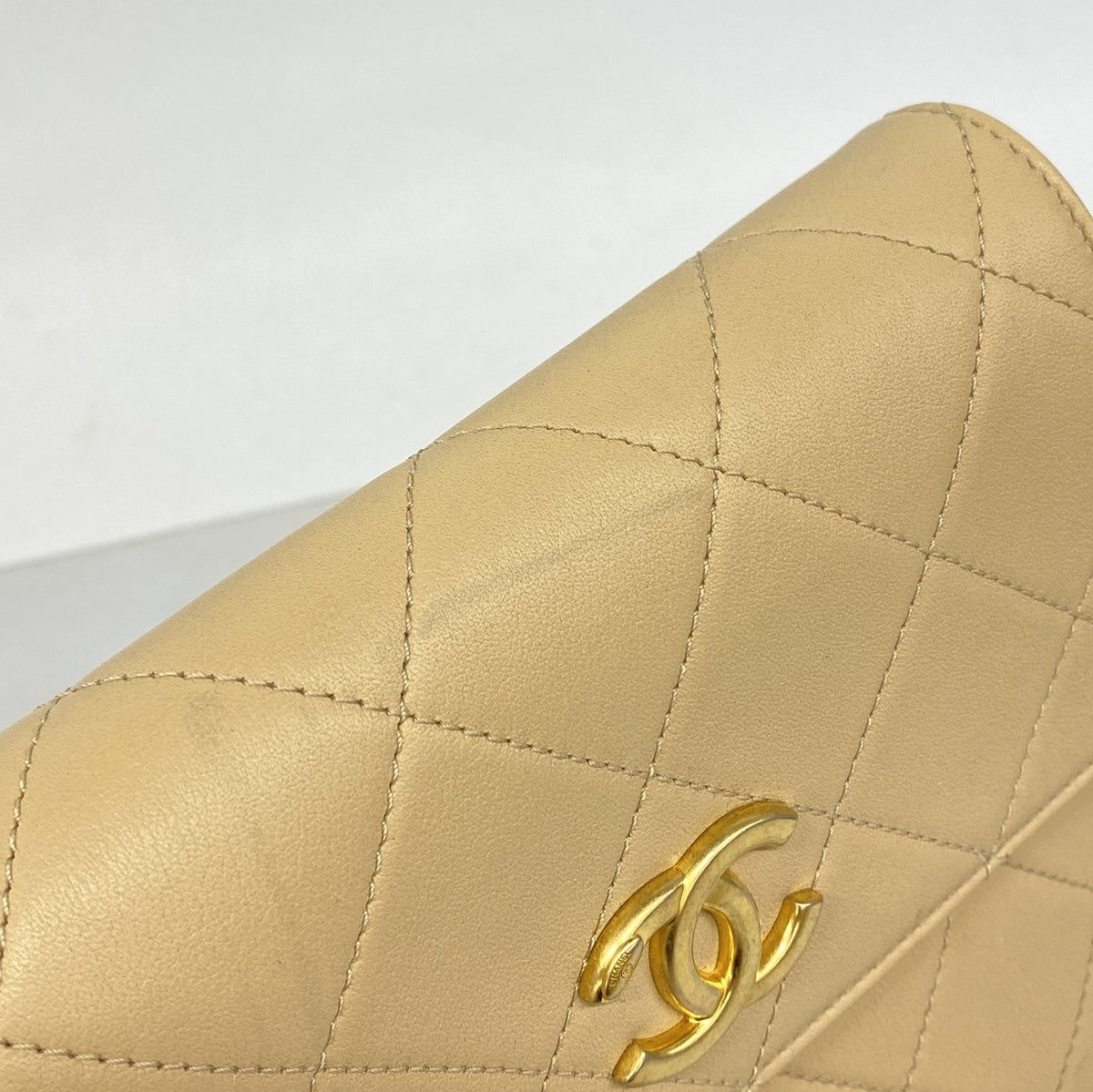 【6hf6189】シャネル ショルダーバッグ マトラッセ ラムスキン ベージュ ゴールド金具【中古】レディース