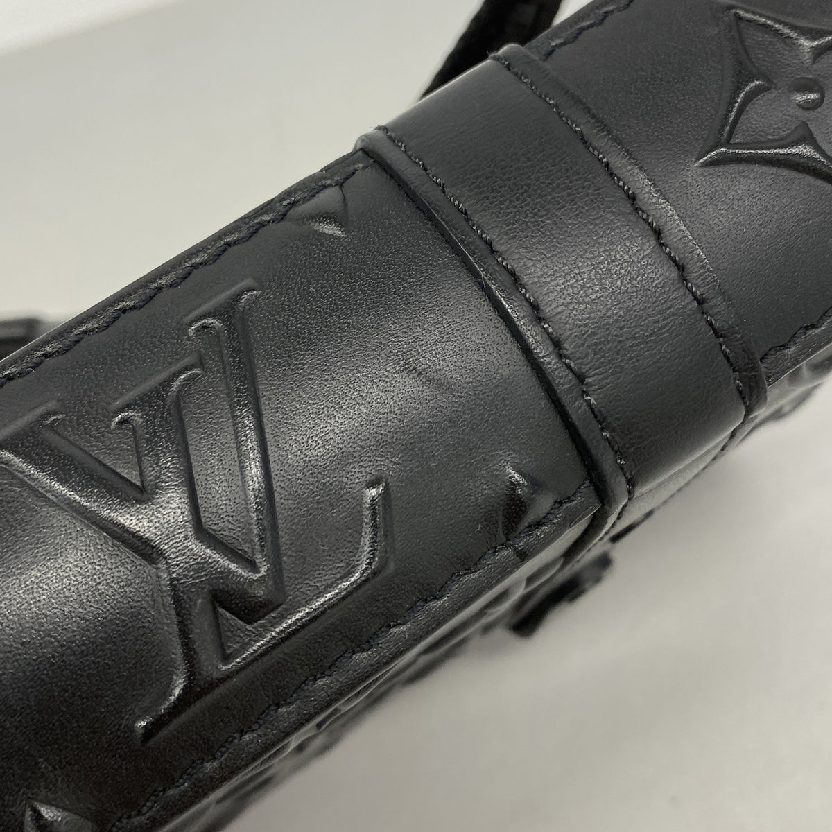 【6hf6193】ルイヴィトン ボディバッグ モノグラム･シール トランクスリングバッグ M57952 ブラック【中古】メンズ