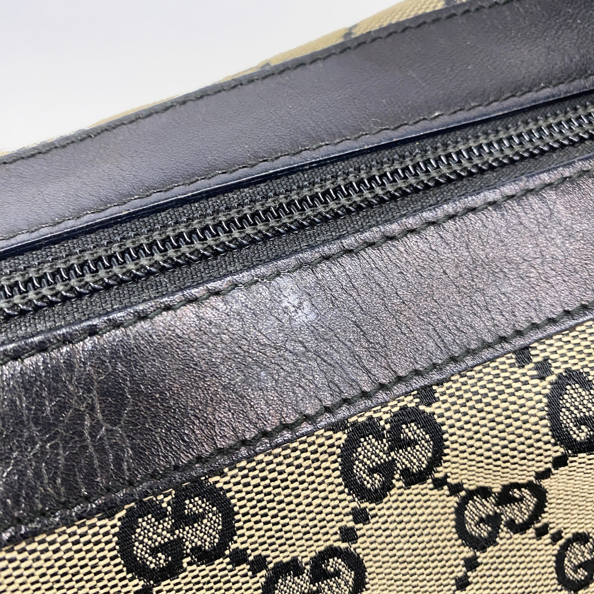 【6hf6239】グッチ ショルダーバッグ GGキャンバス 019 0432 キャンバス ベージュ ブラック シャンパンゴールド金具【中古】レディース