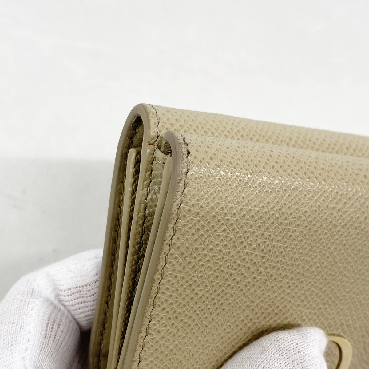 【6hf6248】クリスチャンディオール 三つ折り財布 レザー ベージュ ゴールド金具【中古】レディース