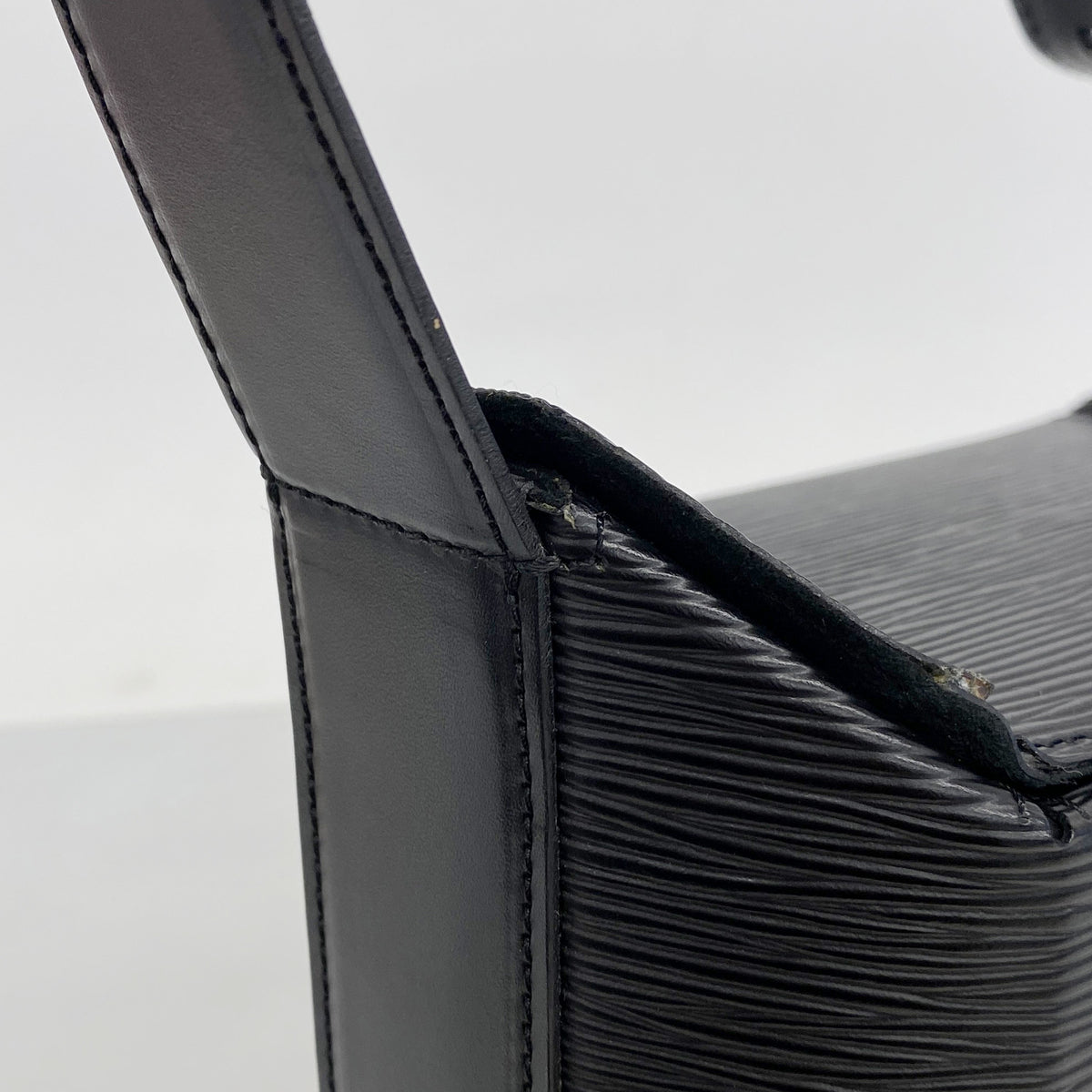 【6hf6276-k】ルイヴィトン ショルダーバッグ エピ サックソウ M80161 ノワール【中古】レディース