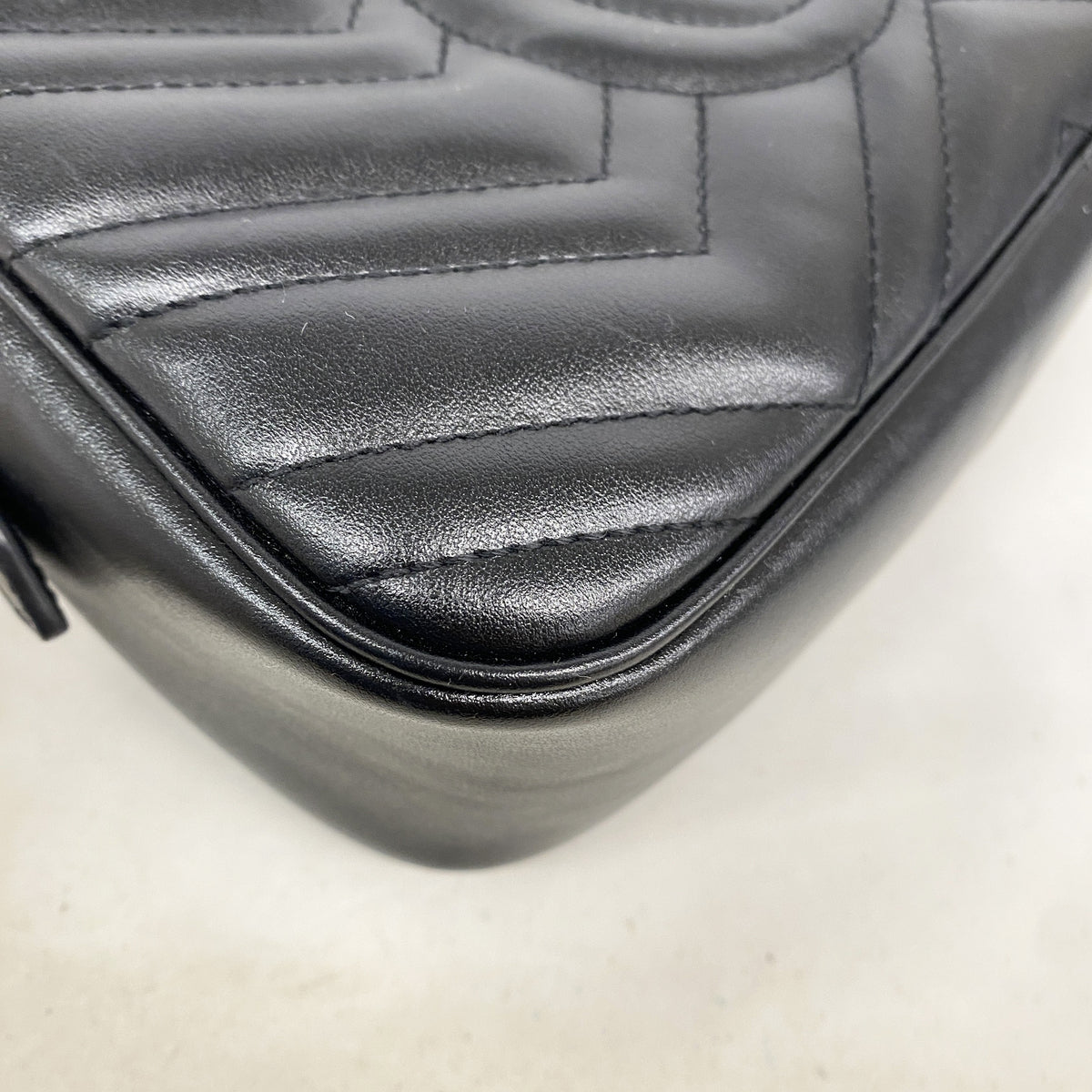 【6hf6284】グッチ ショルダーバッグ GGマーモント 447632 レザー ブラック ゴールド金具【中古】レディース