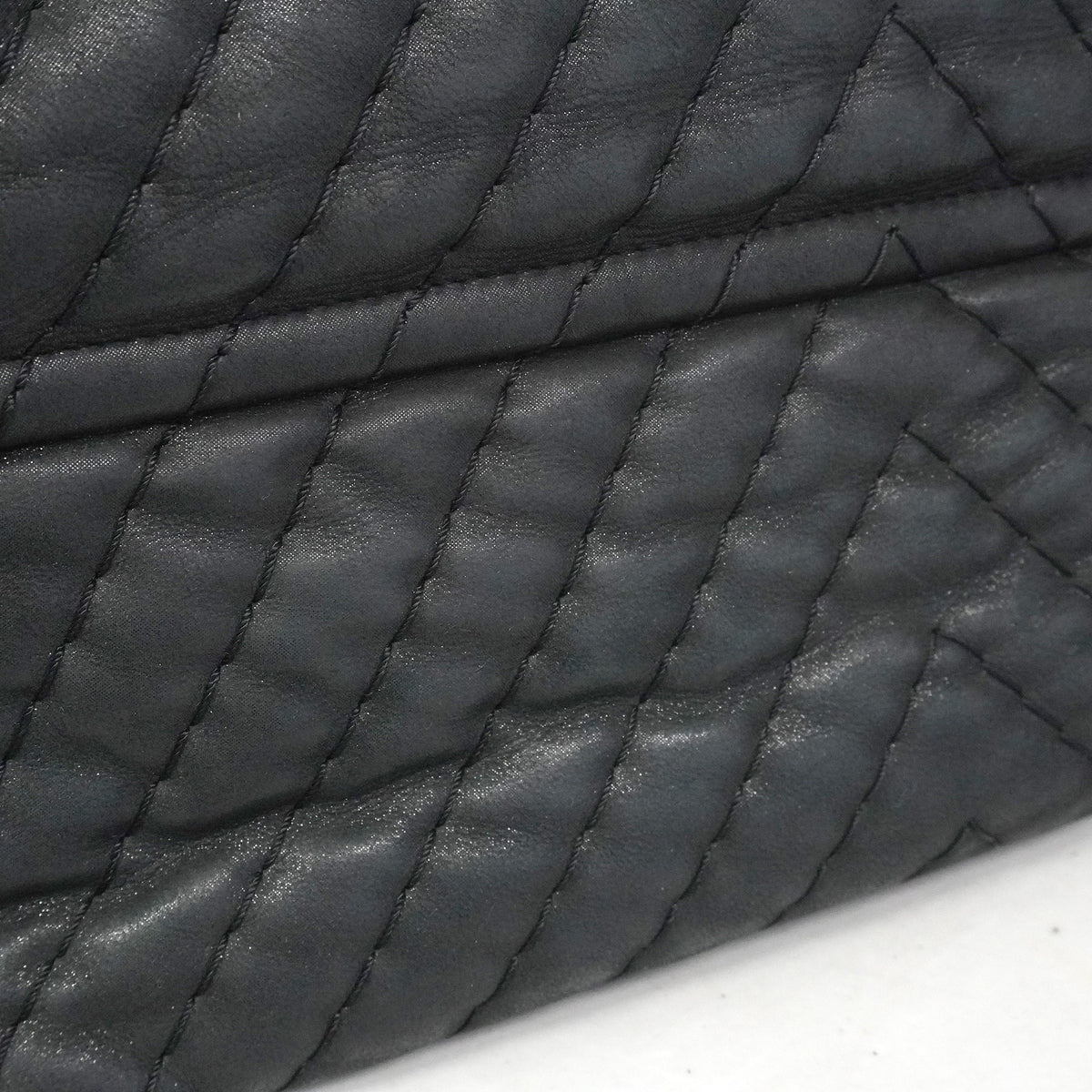 【6hf6295-k】シャネル ショルダーバッグ チェーンショルダー シェブロン スパークルレザー ブラック ゴールド金具【中古】レディース