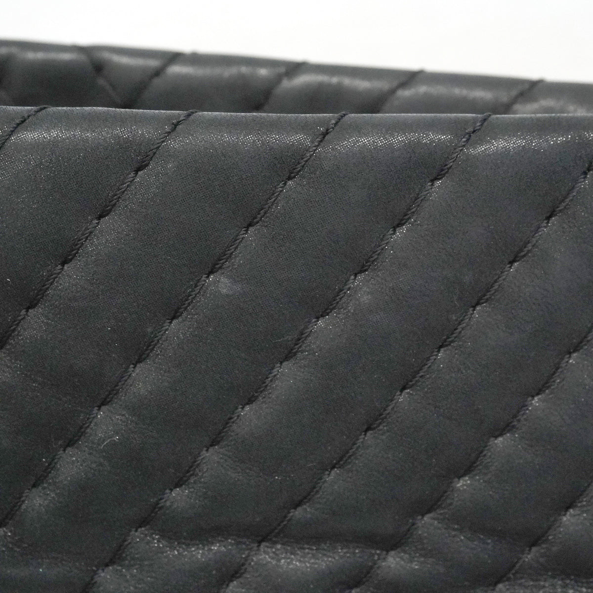 【6hf6295-k】シャネル ショルダーバッグ チェーンショルダー シェブロン スパークルレザー ブラック ゴールド金具【中古】レディース