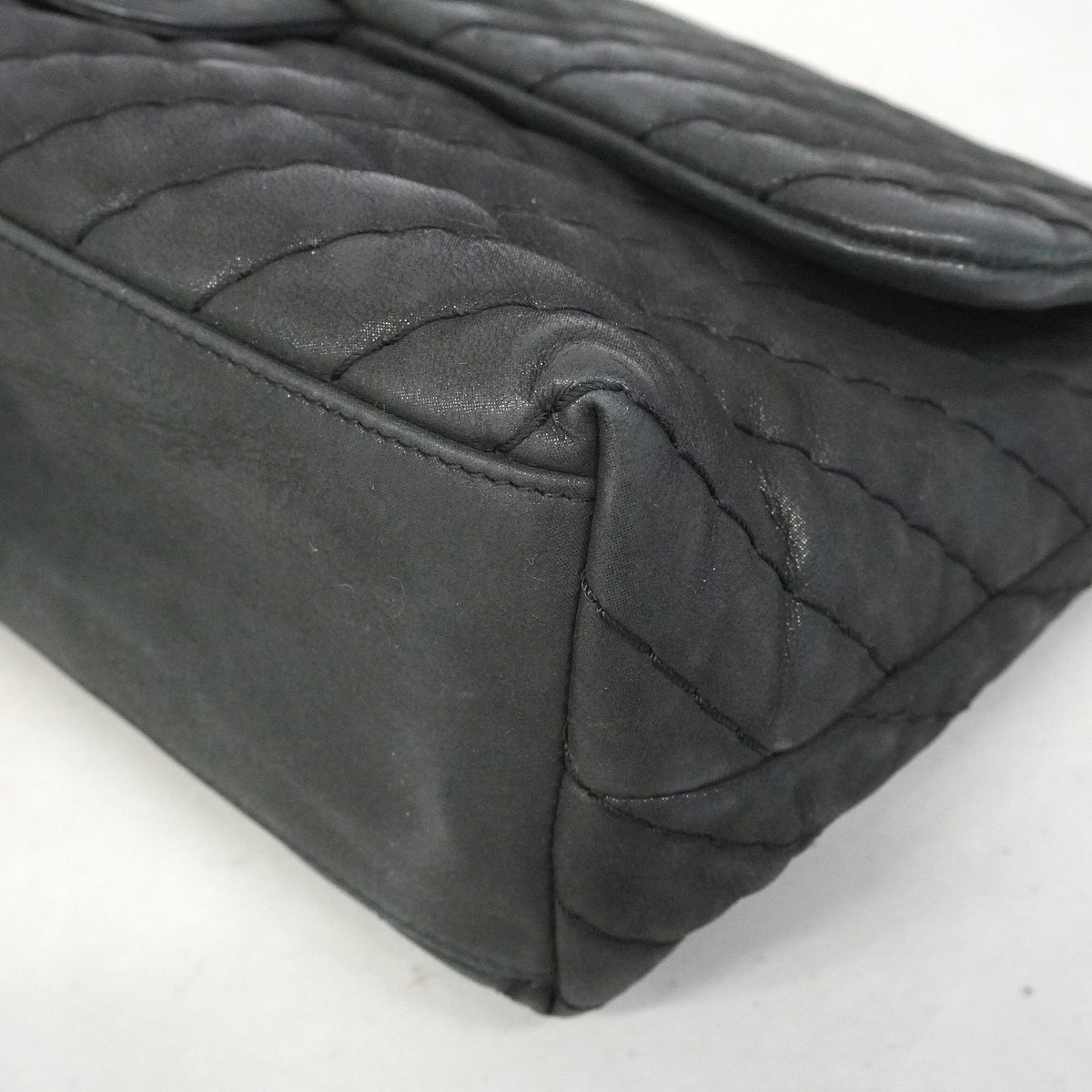 【6hf6295-k】シャネル ショルダーバッグ チェーンショルダー シェブロン スパークルレザー ブラック ゴールド金具【中古】レディース