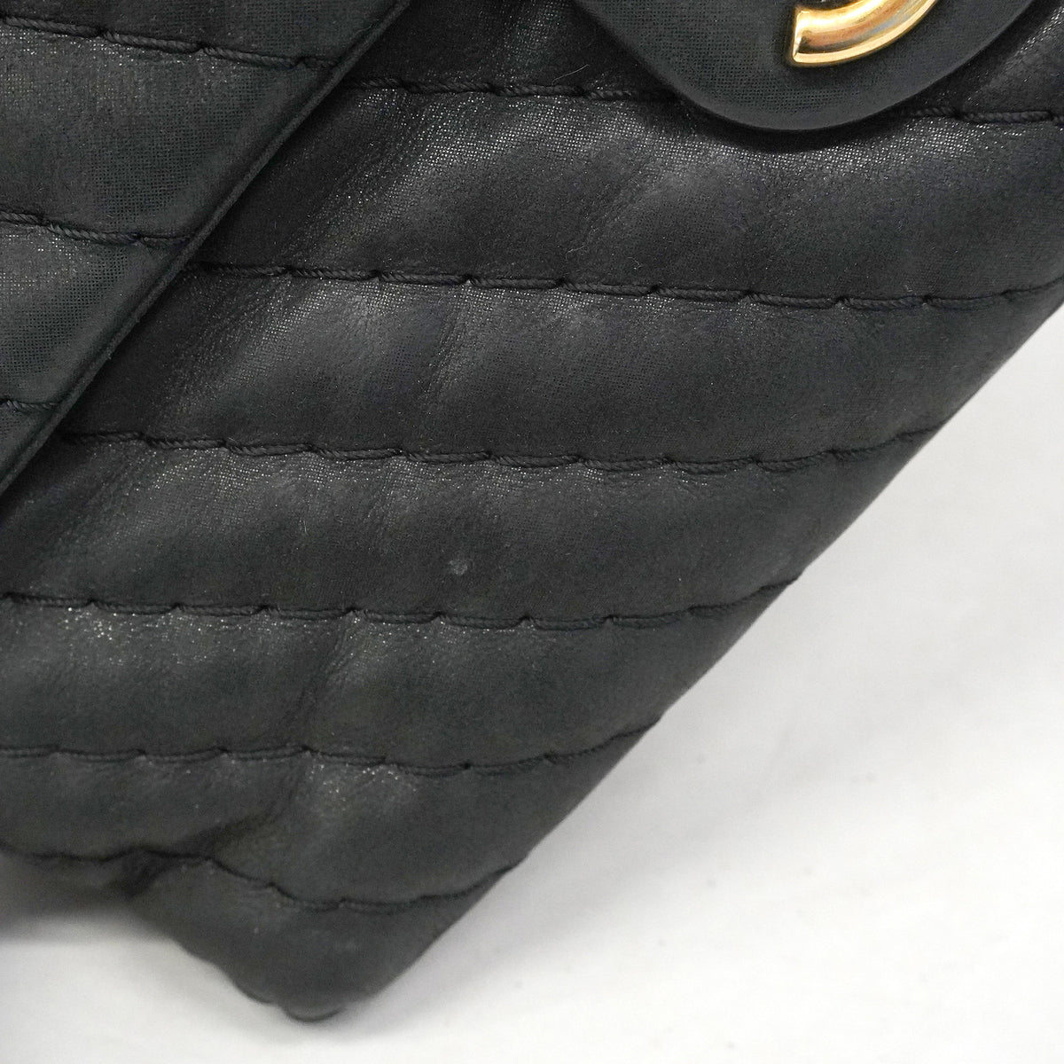 【6hf6295-k】シャネル ショルダーバッグ チェーンショルダー シェブロン スパークルレザー ブラック ゴールド金具【中古】レディース