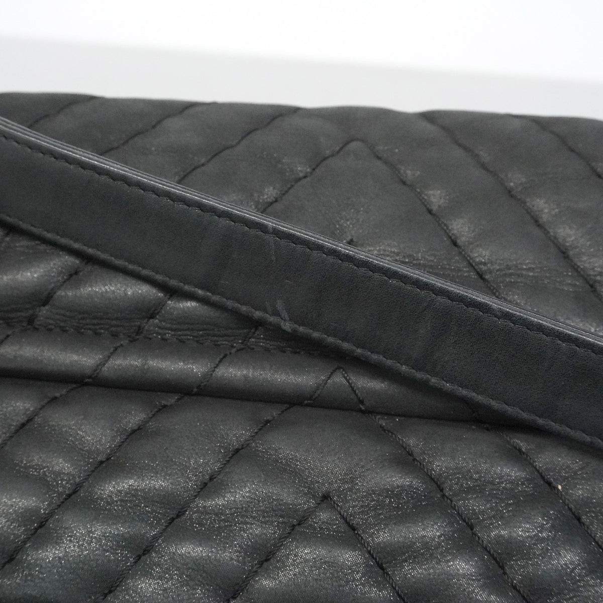 【6hf6295-k】シャネル ショルダーバッグ チェーンショルダー シェブロン スパークルレザー ブラック ゴールド金具【中古】レディース